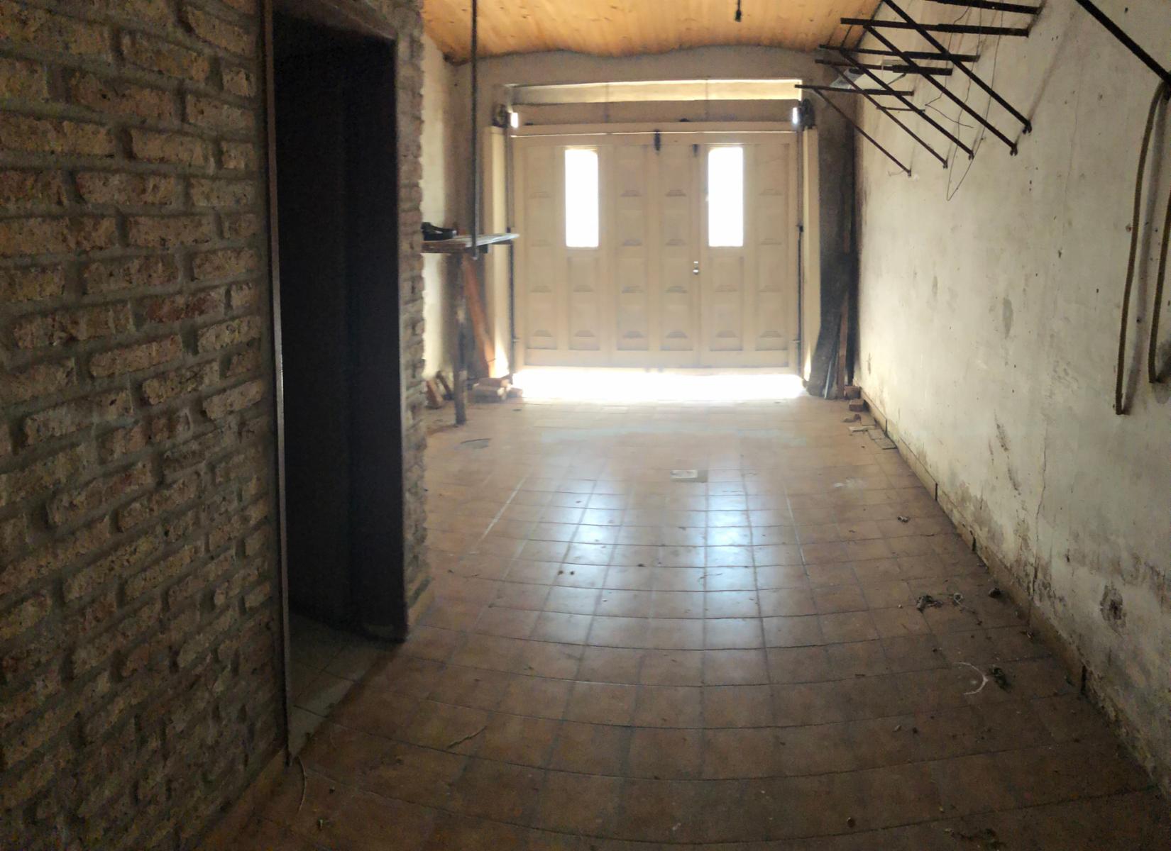 venta casa con cochera cubierta, terreno propio 10x30 amplia y provechoso para nucleo familiar — foto 2