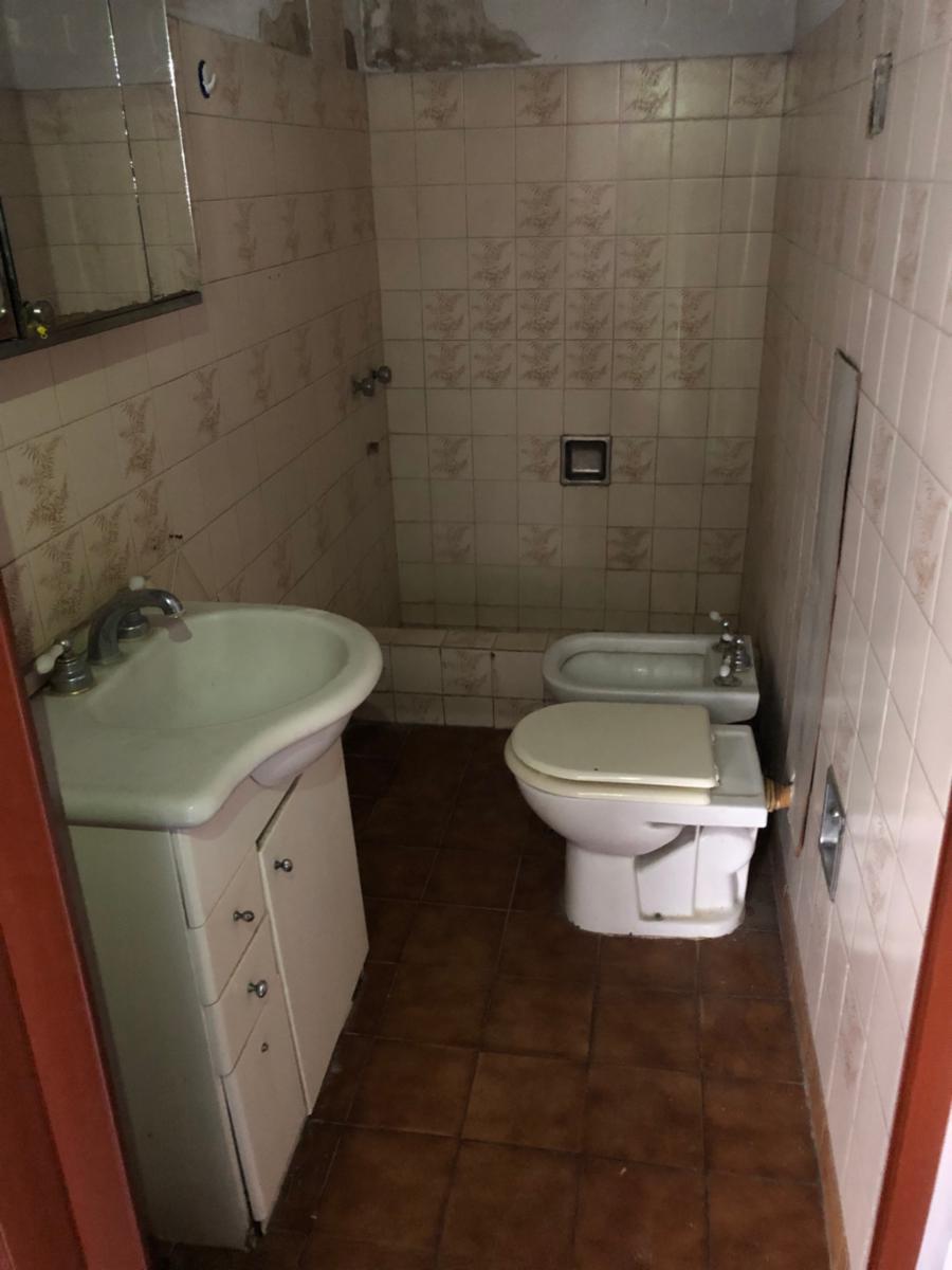 venta casa con cochera cubierta, terreno propio 10x30 amplia y provechoso para nucleo familiar — foto 6