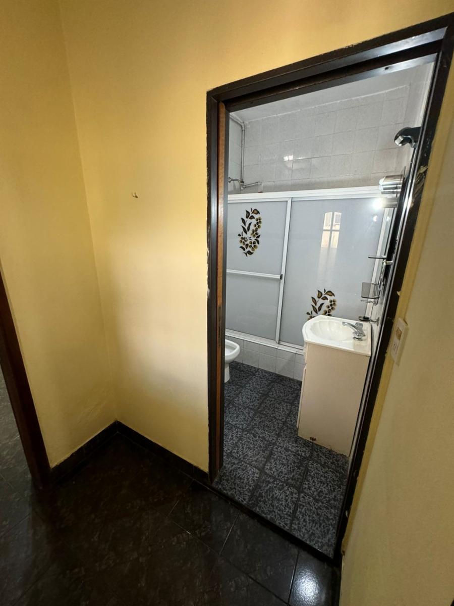 ALQUILER DE PH DOS AMBIENTES Y MEDIO CON PATIO Y LAVADERO, S/ EXPENSAS. - 6