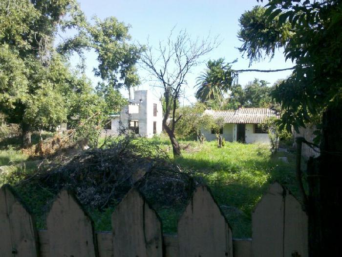 EXCELENTE TERRENO CON 2 EDIFICACIONES.