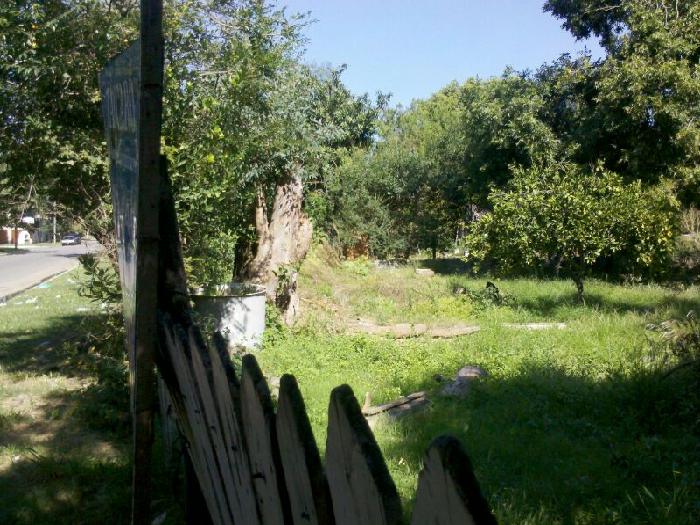 EXCELENTE TERRENO CON 2 EDIFICACIONES. — foto 2