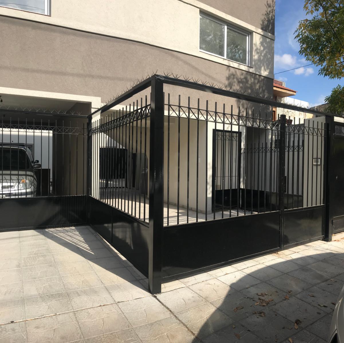 Duplex al frente de 2 dormitorios /con cochera