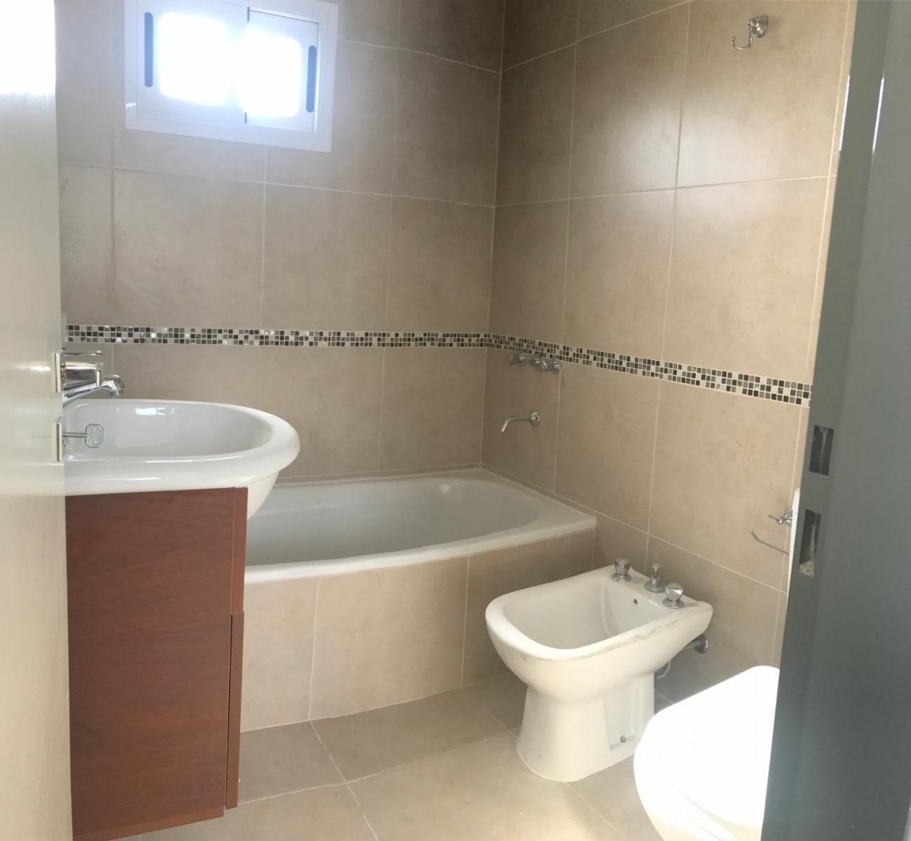 Duplex al frente de 2 dormitorios /con cochera — foto 4