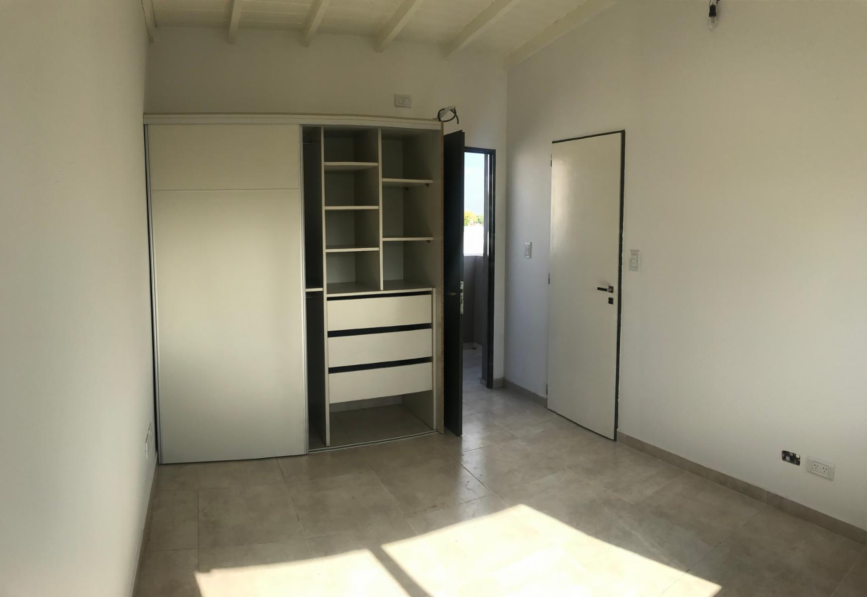 Duplex al frente de 2 dormitorios /con cochera — foto 6
