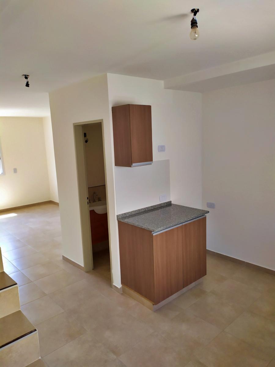 OPORTUNIDAD Excelente duplex 3 amb + cochera doble + patio — foto 5