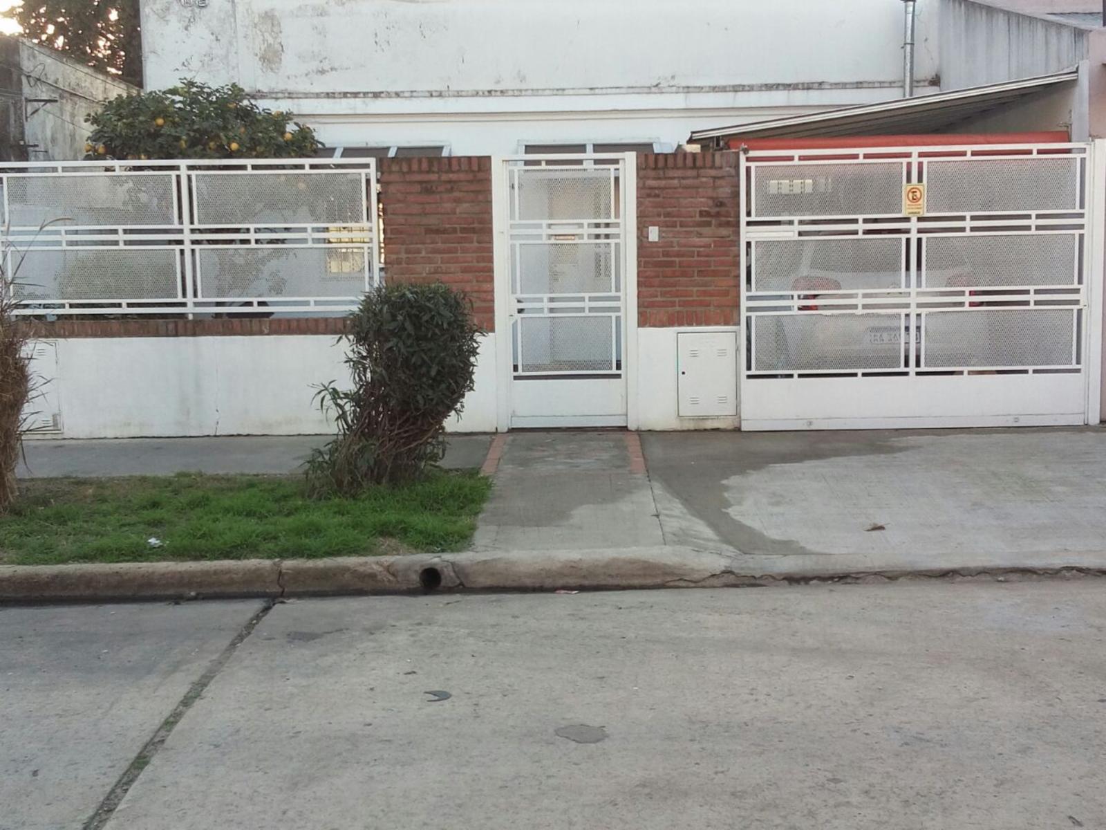 BUENA CASA CERCA DE LA PLAZA