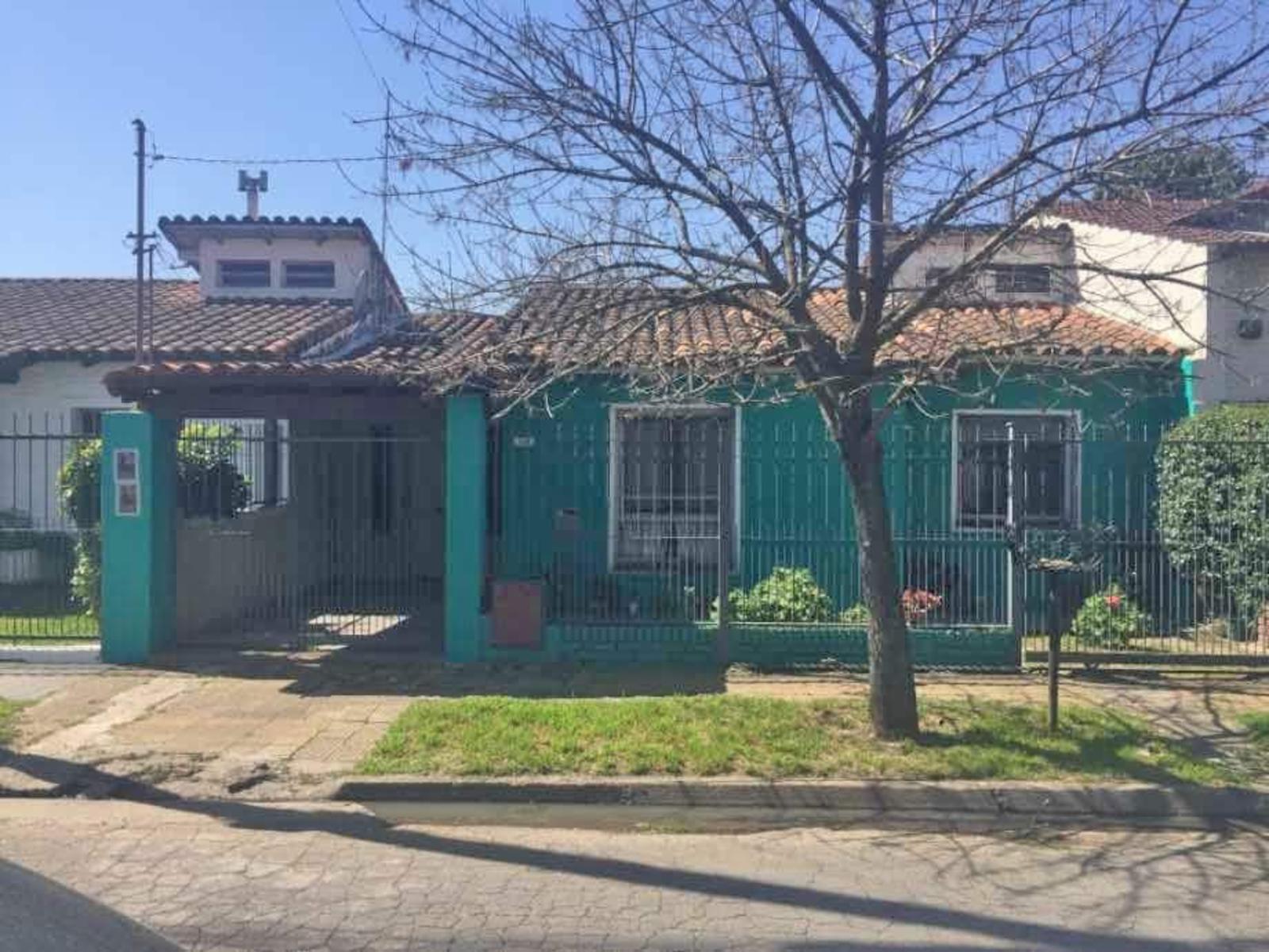 EXCELENTE CASA BARRIO AERONAUTICO