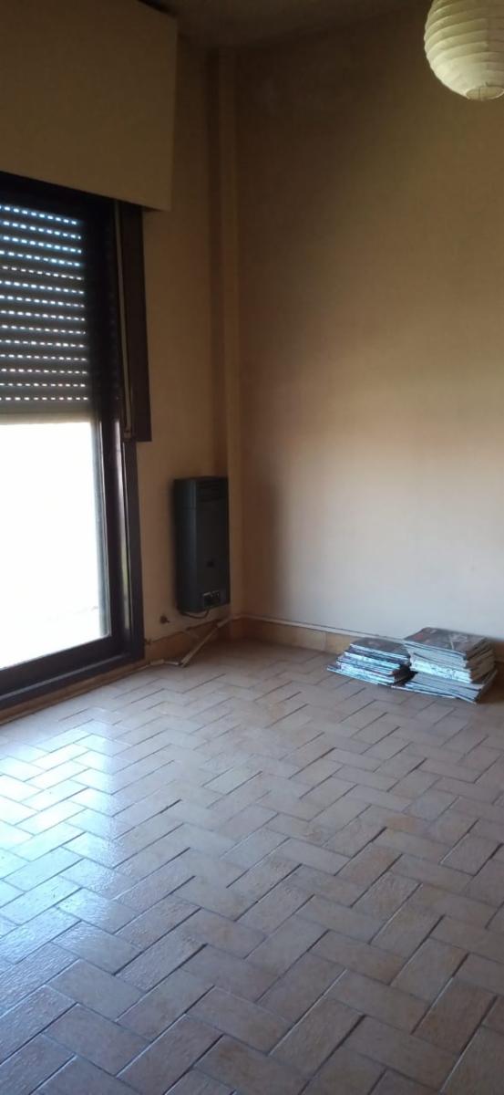 CASA EN PLANTA ALTA CON PARQUE Y LOCAL AL FRENTE — foto 2