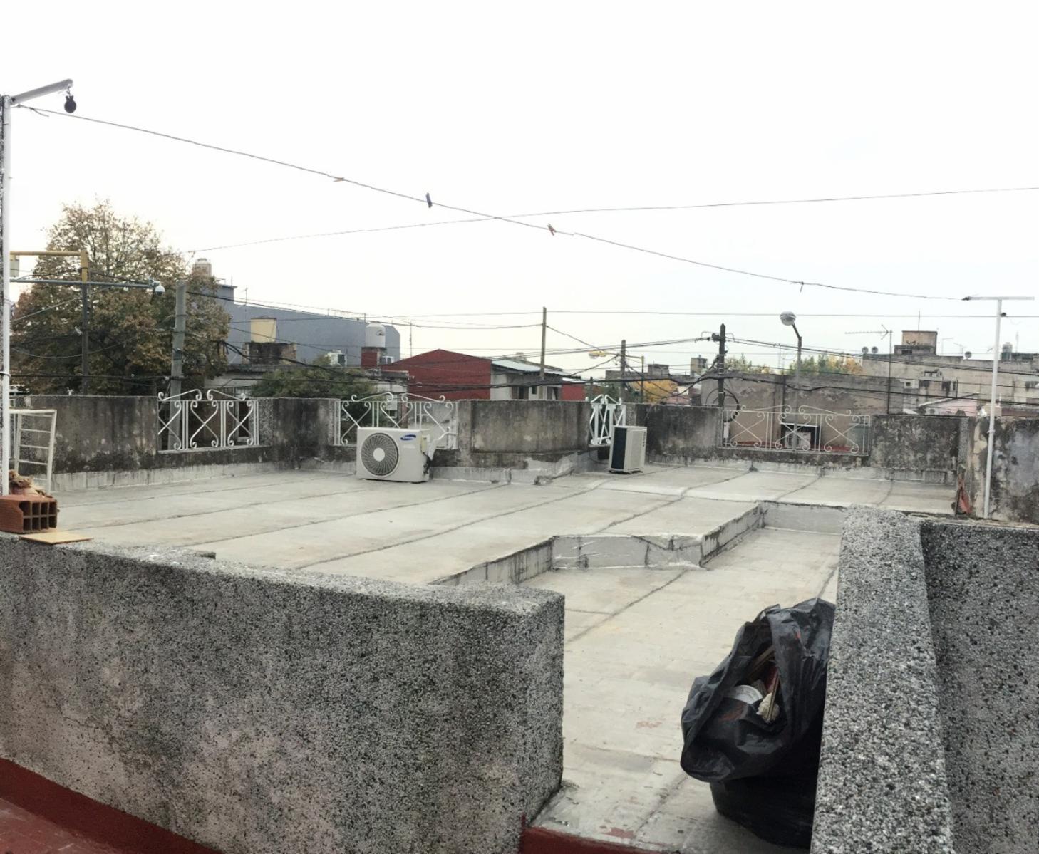 CASA EN ESQUINA BUENA CONSTRUCCION Y COMODA - 9