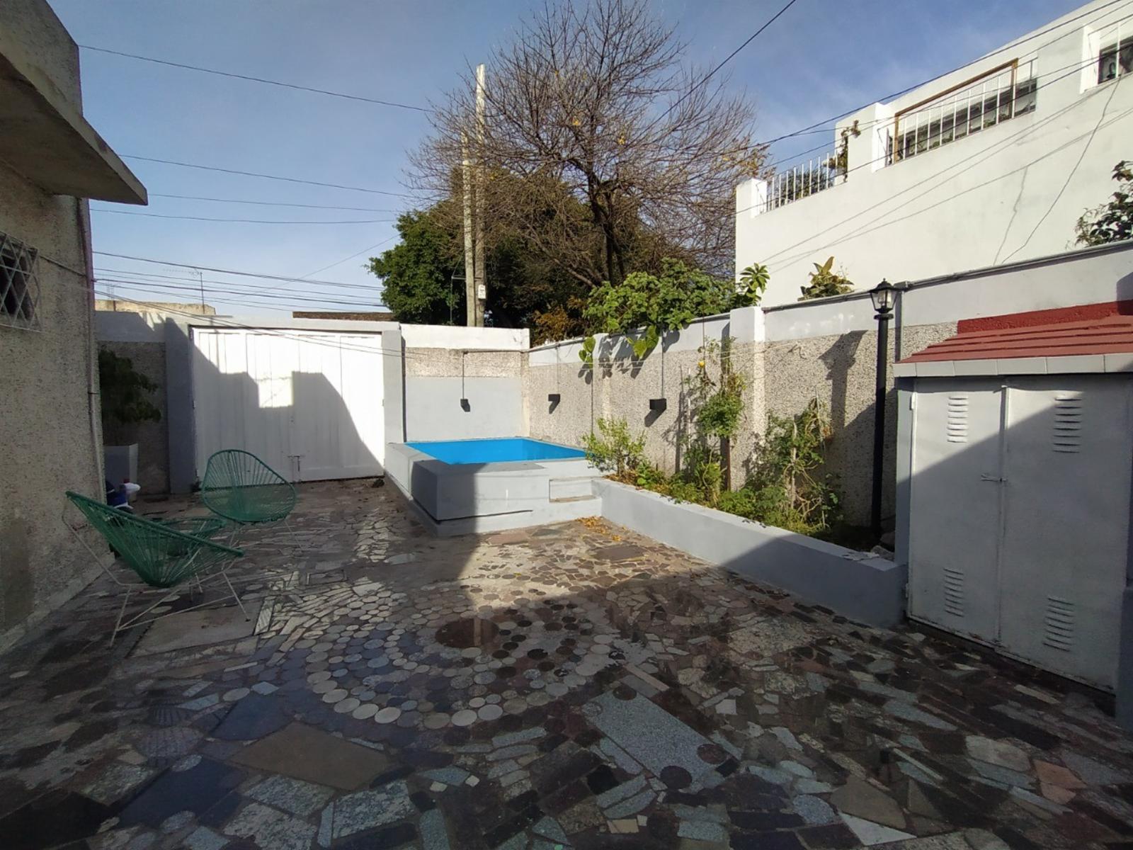 CASA EN ESQUINA BUENA CONSTRUCCION Y COMODA - 11