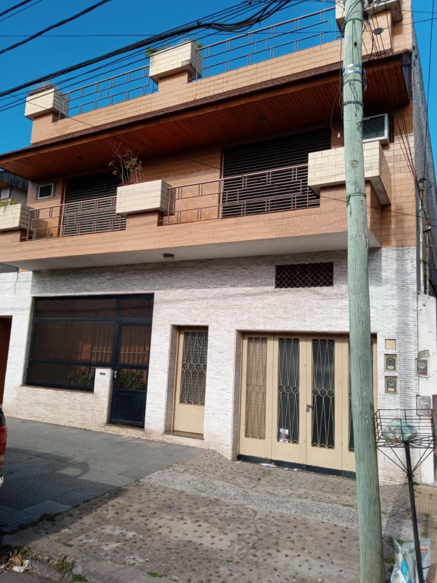 CASA MULTIFAMILIAR CON GGE CUBIERTO Y FONDO