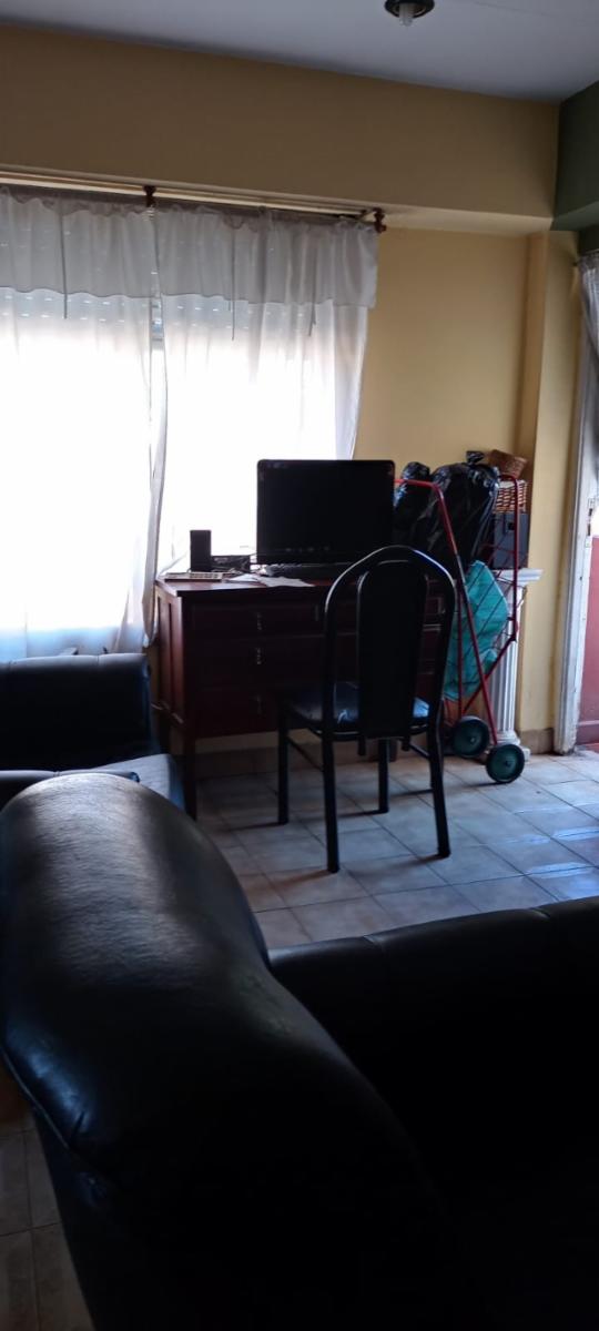 PH A RECICLAR EN PRIMER PISO FRENTE A LA PLAZA — foto 7