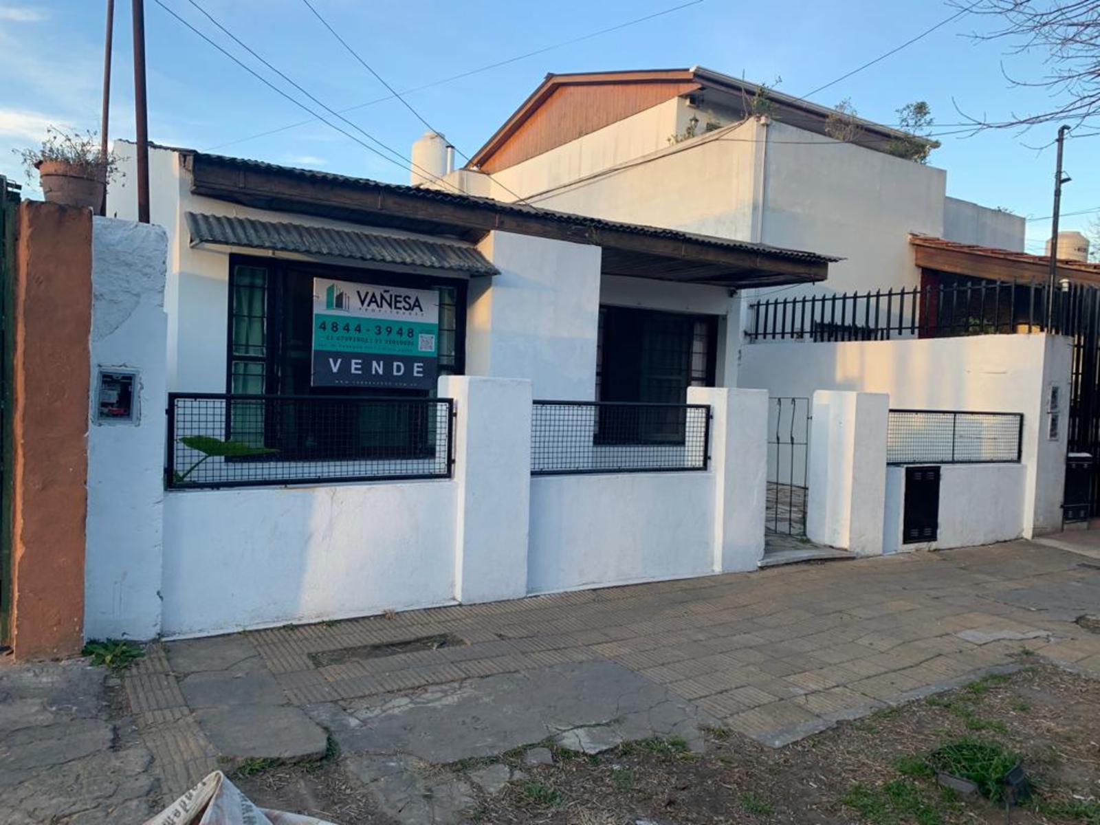 CASA LOTE PROPIO CERCA AVENIDA PERON - 1