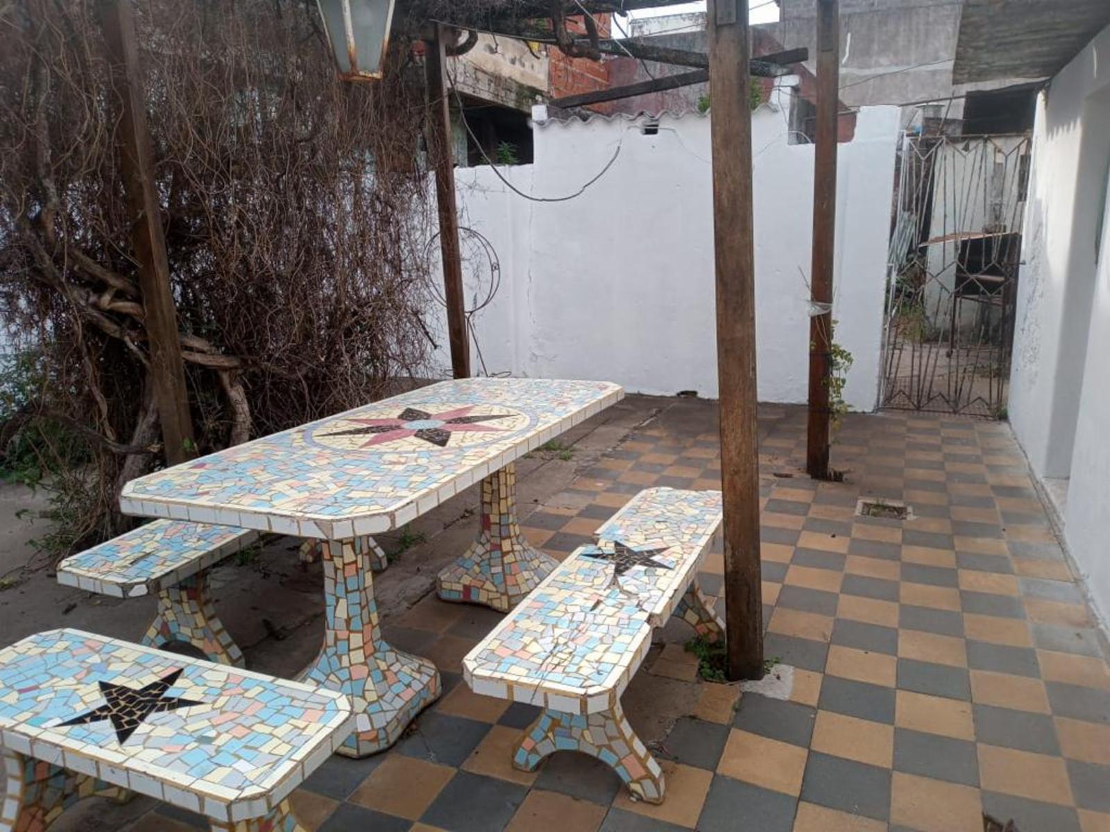 CASA LOTE PROPIO CERCA AVENIDA PERON - 4