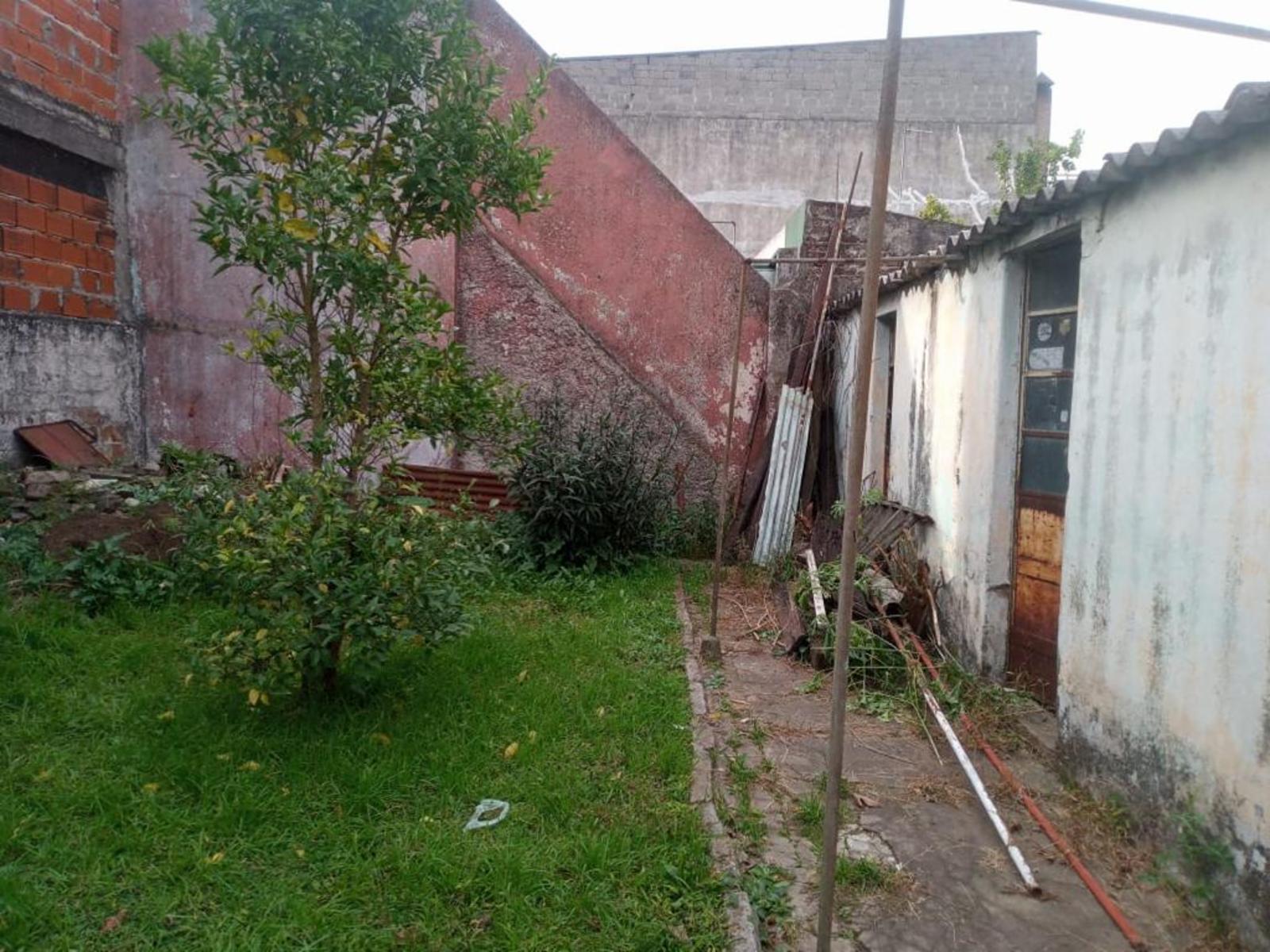 CASA LOTE PROPIO CERCA AVENIDA PERON - 6