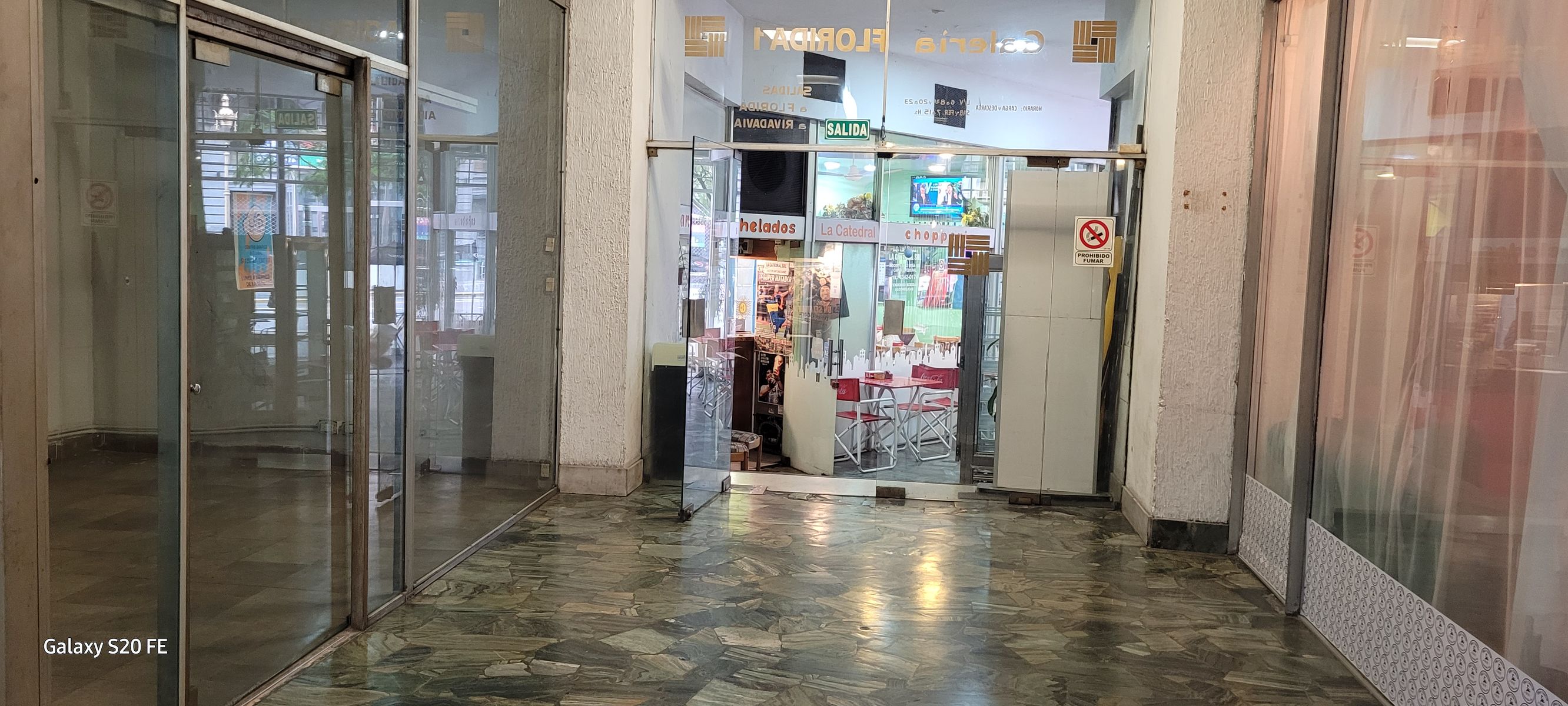 Florida y Rivadavia - Excelente Local Planta Libre a Dos Vidrieras con Salida a 3 Calles Vigil. 24hs - 7