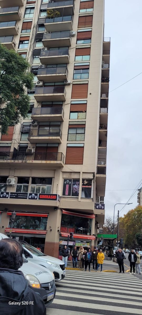 Av Entre Rios y Av Belgrano Totalmente Al Fte. Balcón Sol de Mañana a Pasos Instit René G. Favaloro - 1