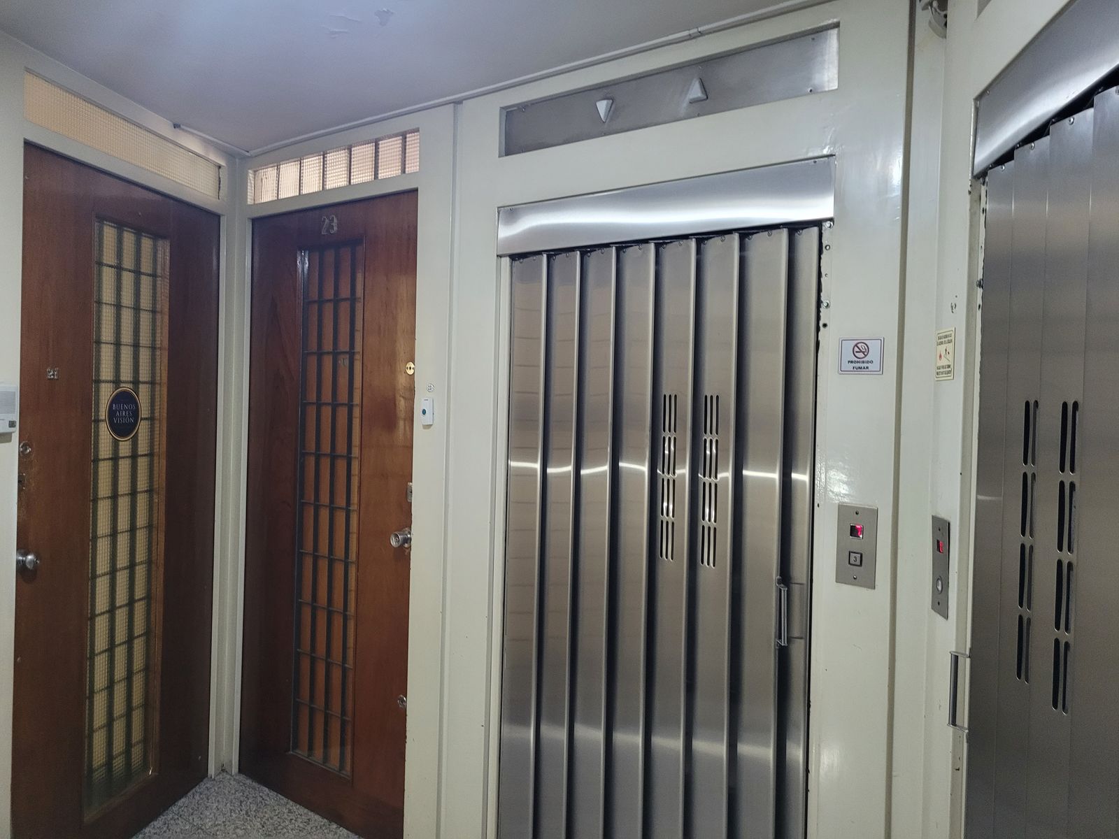 Esmeralda Y Av Corrientes Oficina Planta Libre Dividida Al Fte. Bcón+baño Muy Luminoso-1 Despacho+A-trabajo — foto 3
