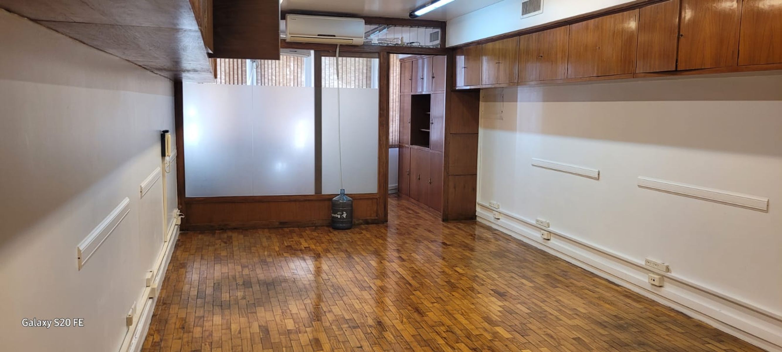 Esmeralda Y Av Corrientes Oficina Planta Libre Dividida Al Fte. Bcón+baño Muy Luminoso-1 Despacho+A-trabajo — foto 6