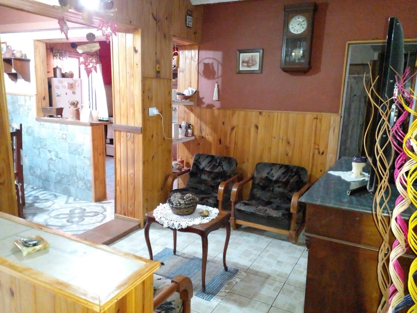 RETASADA CASA DE 3 DORMITORIOS. PASAJE CALDAS 600. COCHERA. AMPLIO PATIO. DEPARTAMENTO DE 2 DORMITORIOS EN PA. — foto 3