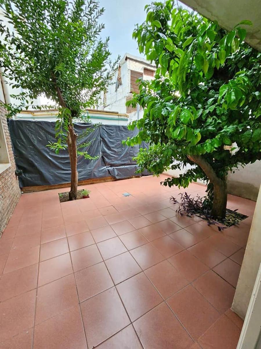 CASA DE 2 DORMITORIOS DE PASILLO. PATIO EXCLUSIVO. PASAJE NEWTON 1500. PB. — foto 3