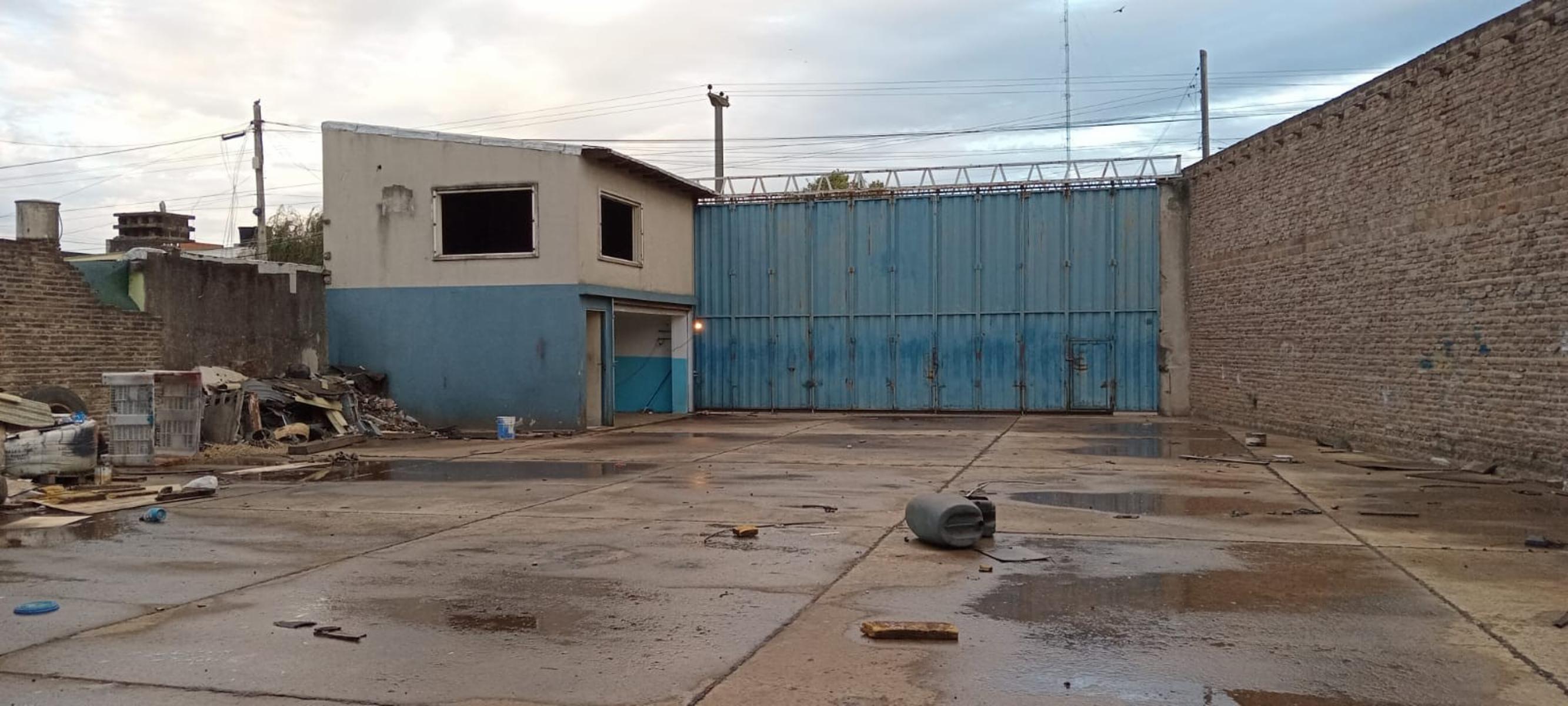 IMPORTANTE TERRENO CON DOS GALPONES CONTIGUOS A TERMINAR Y/O RECICLAR. PUEYRREDON 3800. INGRESO PARA CAMIONES. — foto 3