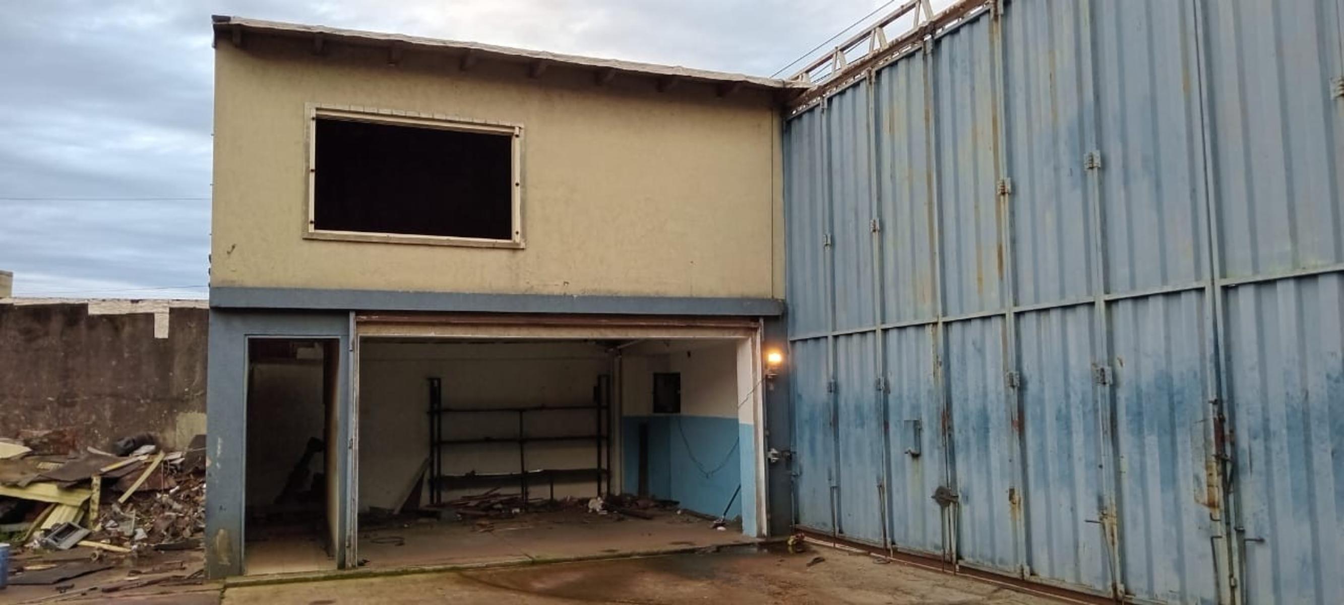 IMPORTANTE TERRENO CON DOS GALPONES CONTIGUOS A TERMINAR Y/O RECICLAR. PUEYRREDON 3800. INGRESO PARA CAMIONES. — foto 4