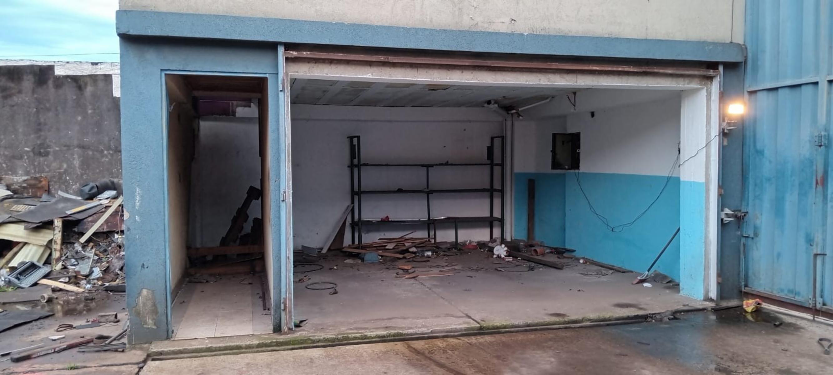 IMPORTANTE TERRENO CON DOS GALPONES CONTIGUOS A TERMINAR Y/O RECICLAR. PUEYRREDON 3800. INGRESO PARA CAMIONES. — foto 5