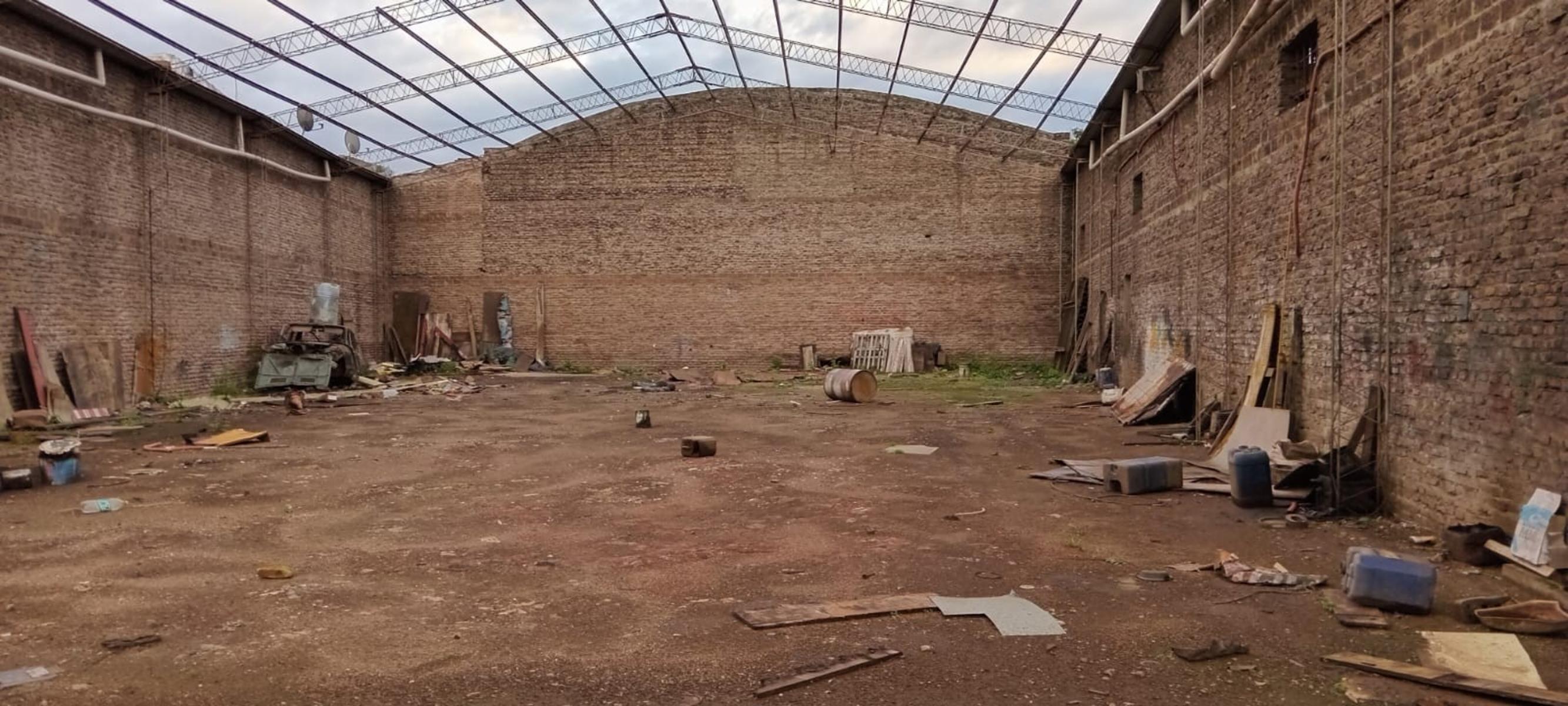 IMPORTANTE TERRENO CON DOS GALPONES CONTIGUOS A TERMINAR Y/O RECICLAR. PUEYRREDON 3800. INGRESO PARA CAMIONES. — foto 10