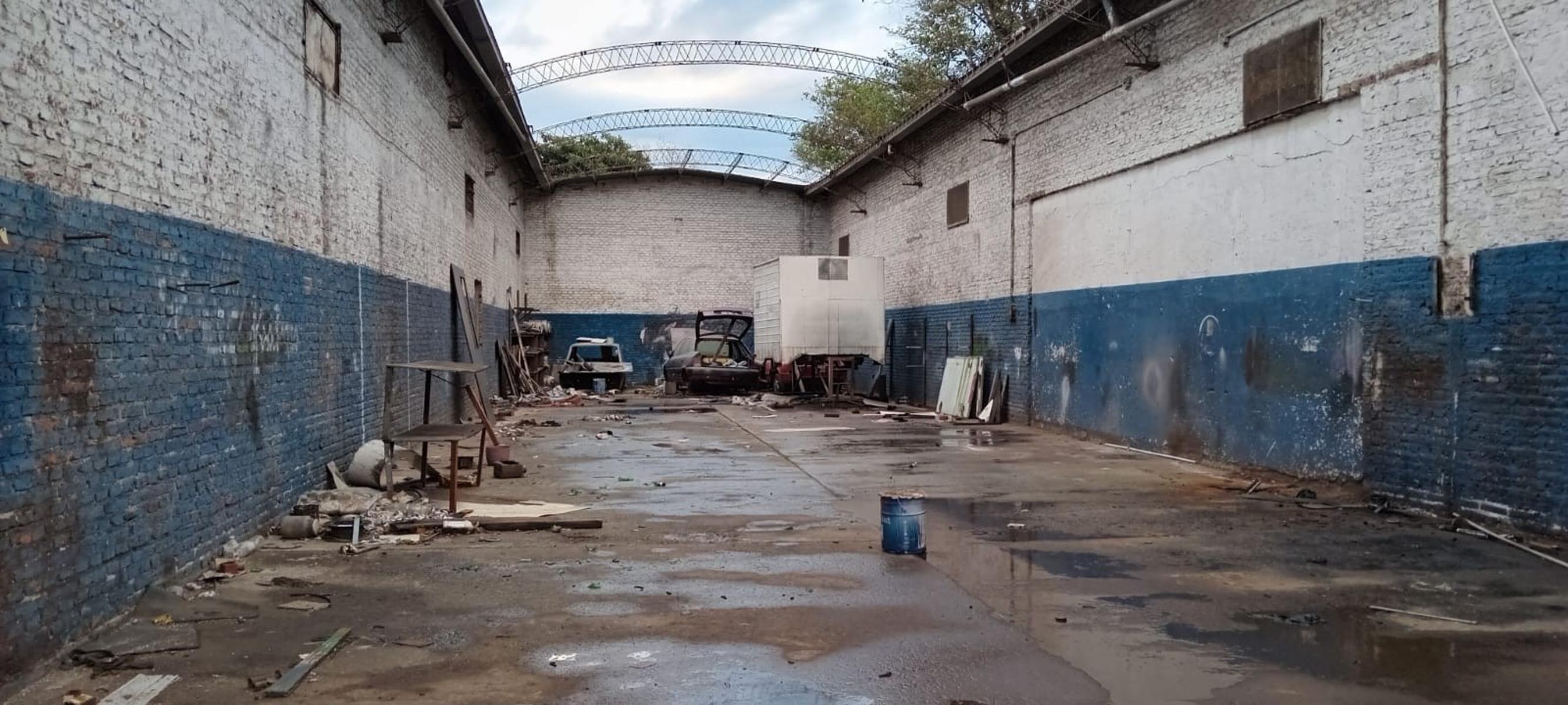 IMPORTANTE TERRENO CON DOS GALPONES CONTIGUOS A TERMINAR Y/O RECICLAR. PUEYRREDON 3800. INGRESO PARA CAMIONES. — foto 11