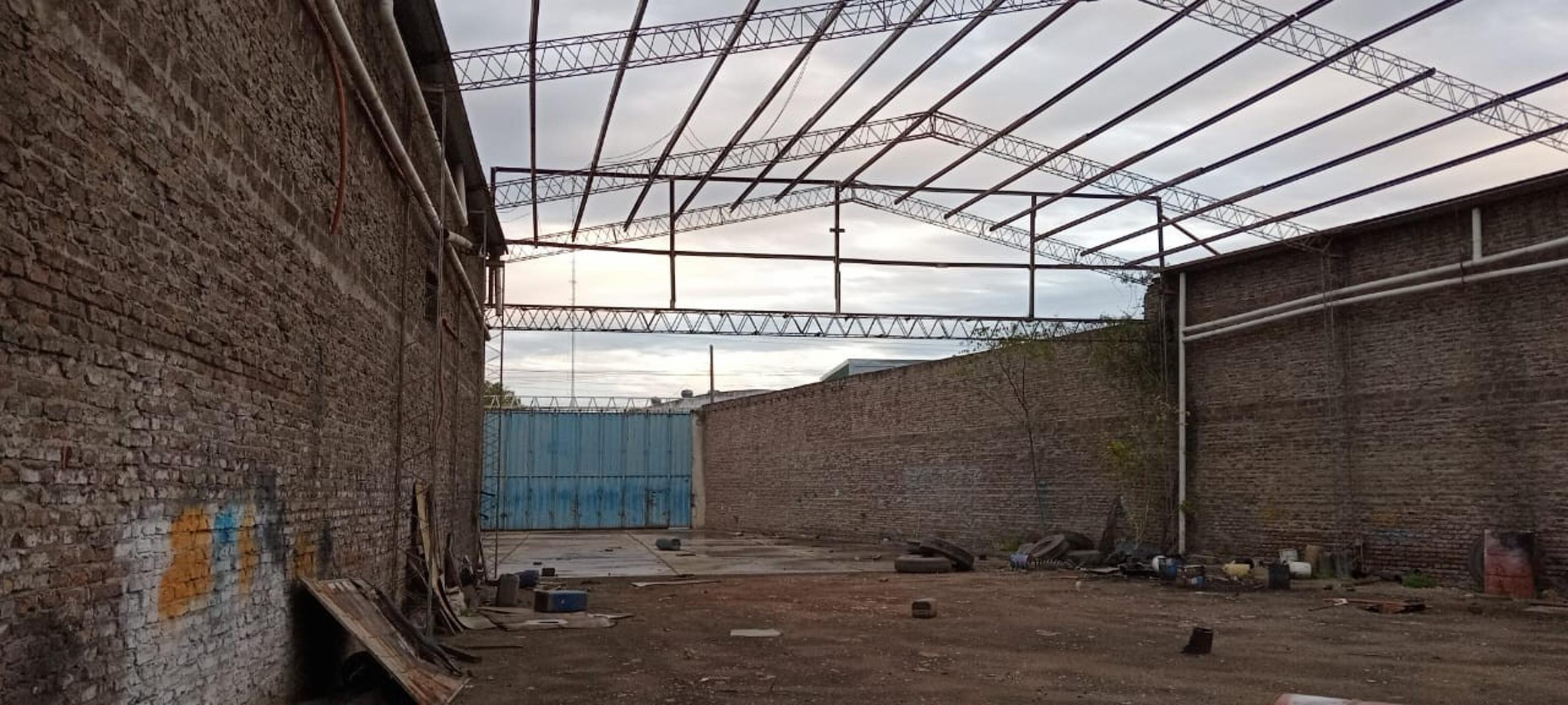 IMPORTANTE TERRENO CON DOS GALPONES CONTIGUOS A TERMINAR Y/O RECICLAR. PUEYRREDON 3800. INGRESO PARA CAMIONES. — foto 12
