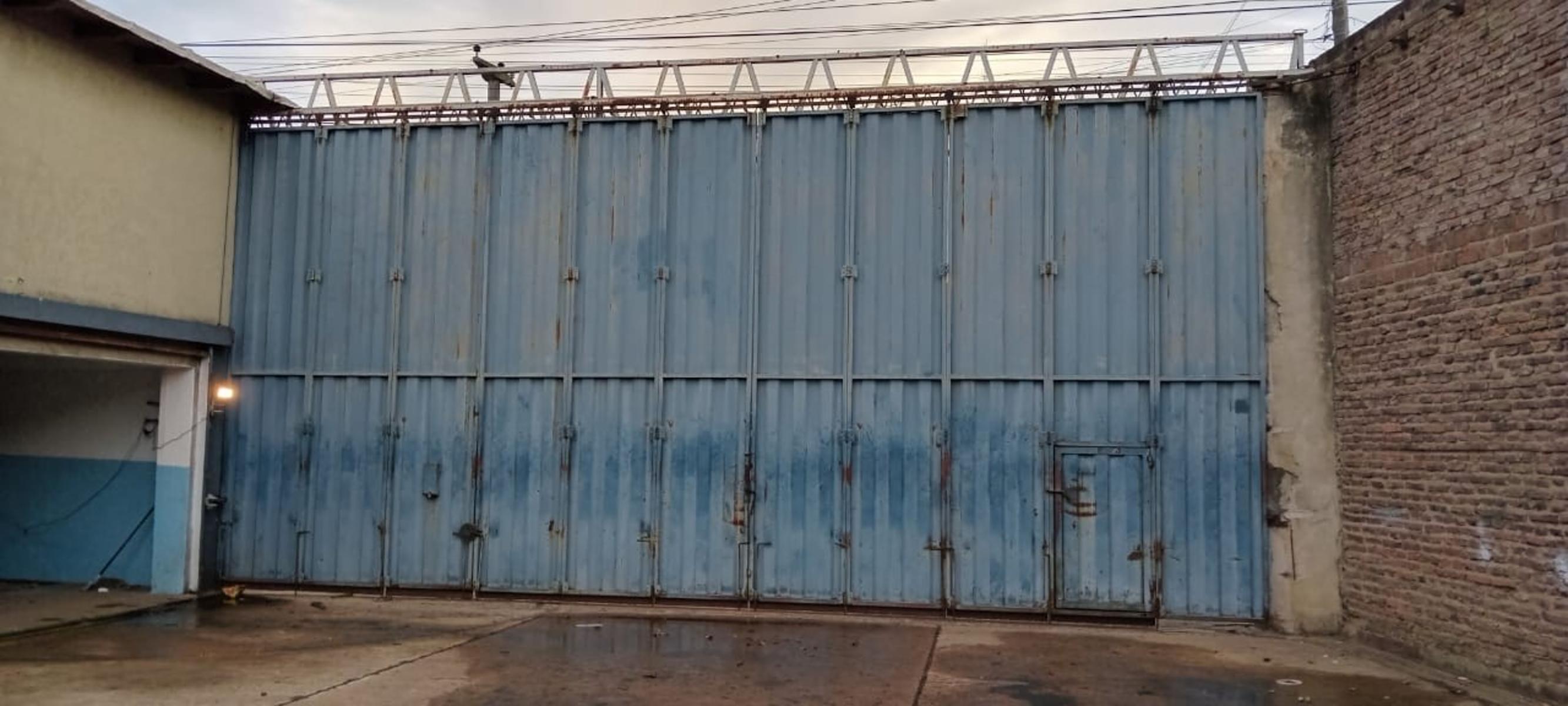 IMPORTANTE TERRENO CON DOS GALPONES CONTIGUOS A TERMINAR Y/O RECICLAR. PUEYRREDON 3800. INGRESO PARA CAMIONES. — foto 15