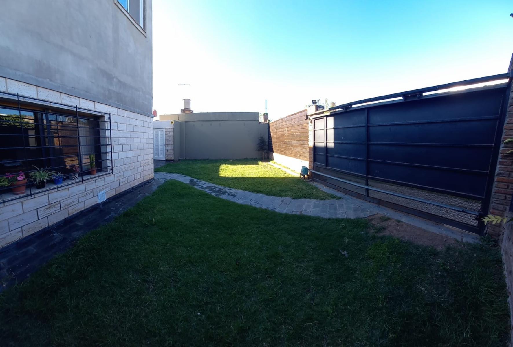 CASA DE PASILLO. ROSARIO AL 400. 2 PLANTAS. JARDÍN. COCHERA. BARRIO PARAÍSO. BAIGORRIA. IMPECABLE ESTADO — foto 14
