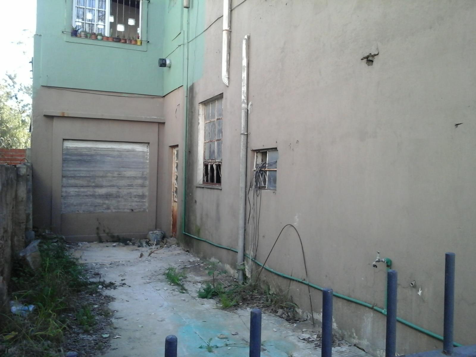 PH en Planta Baja a Refaccionar en Velez Sarsfield al 400 Haedo — foto 2