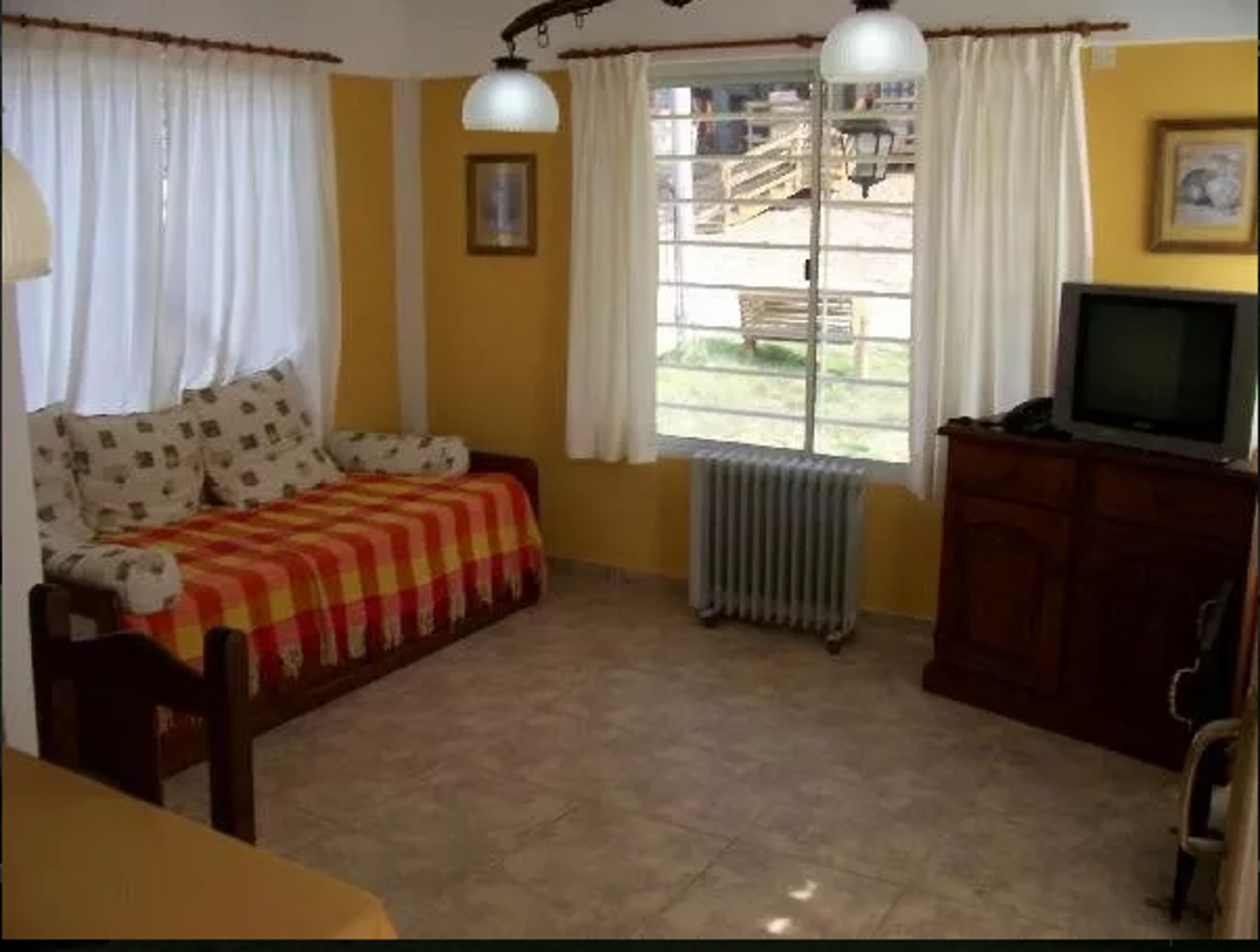 Chalet de 3 ambientes en Mar Azul a 6 cuadras de Playa. — foto 3