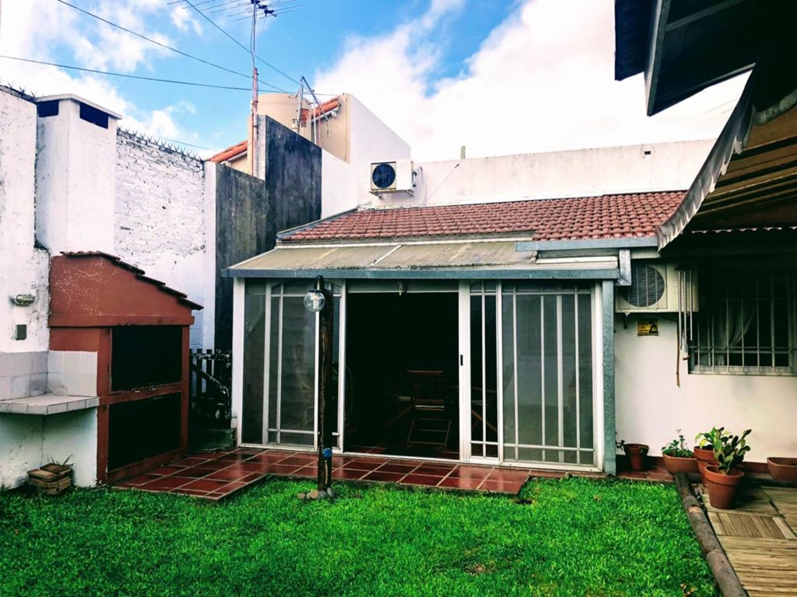 Casa en Venta Apta Credito en Castelar Norte Excelente Ubicacion — foto 2