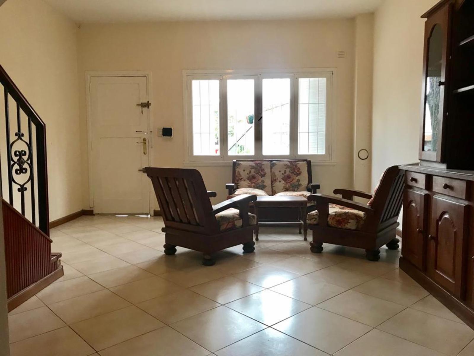 SE VENDE DUPLEX en Castelar Sur de 4 Amb. cercano a la estación. — foto 2