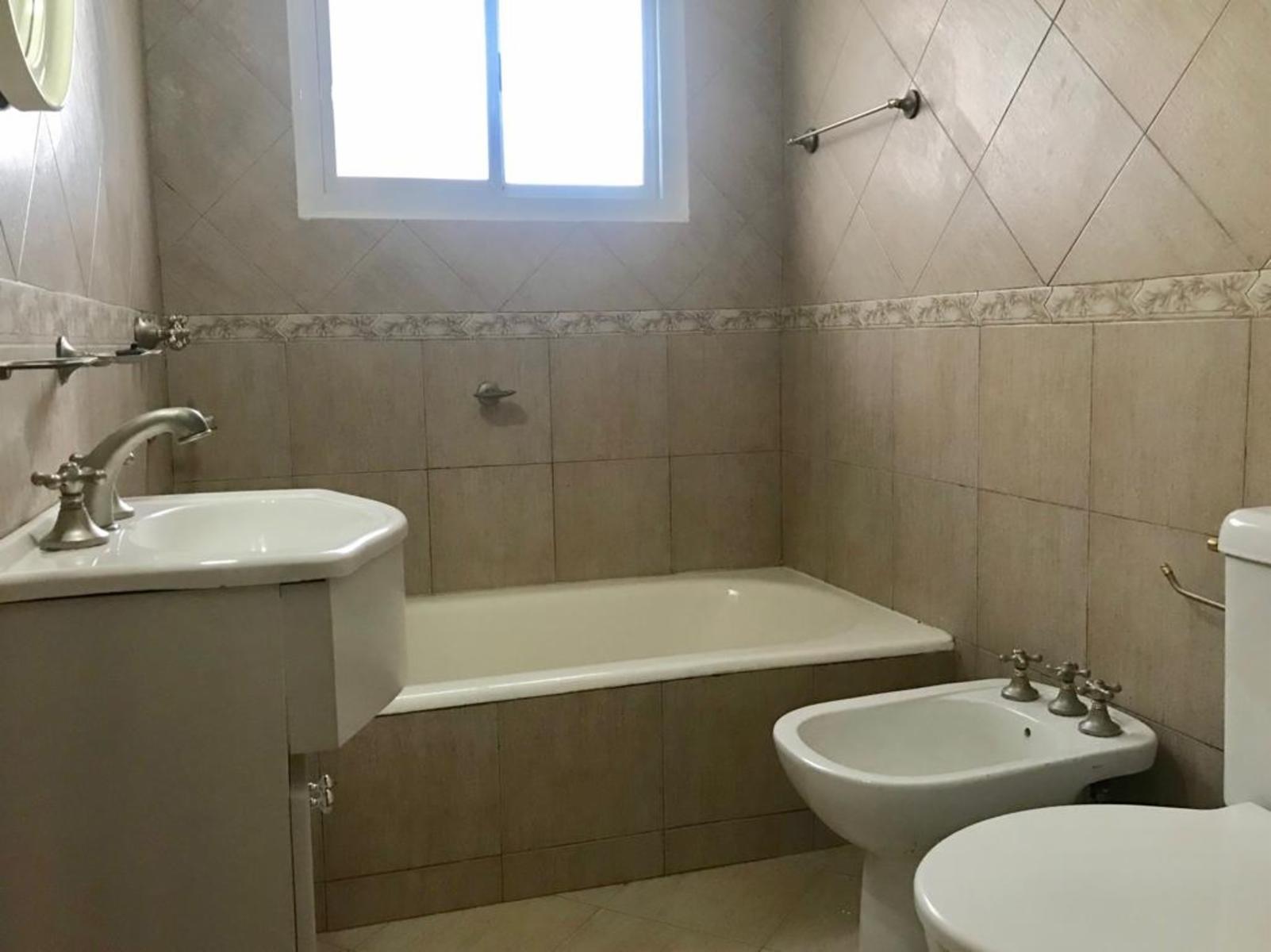 SE VENDE DUPLEX en Castelar Sur de 4 Amb. cercano a la estación. — foto 10