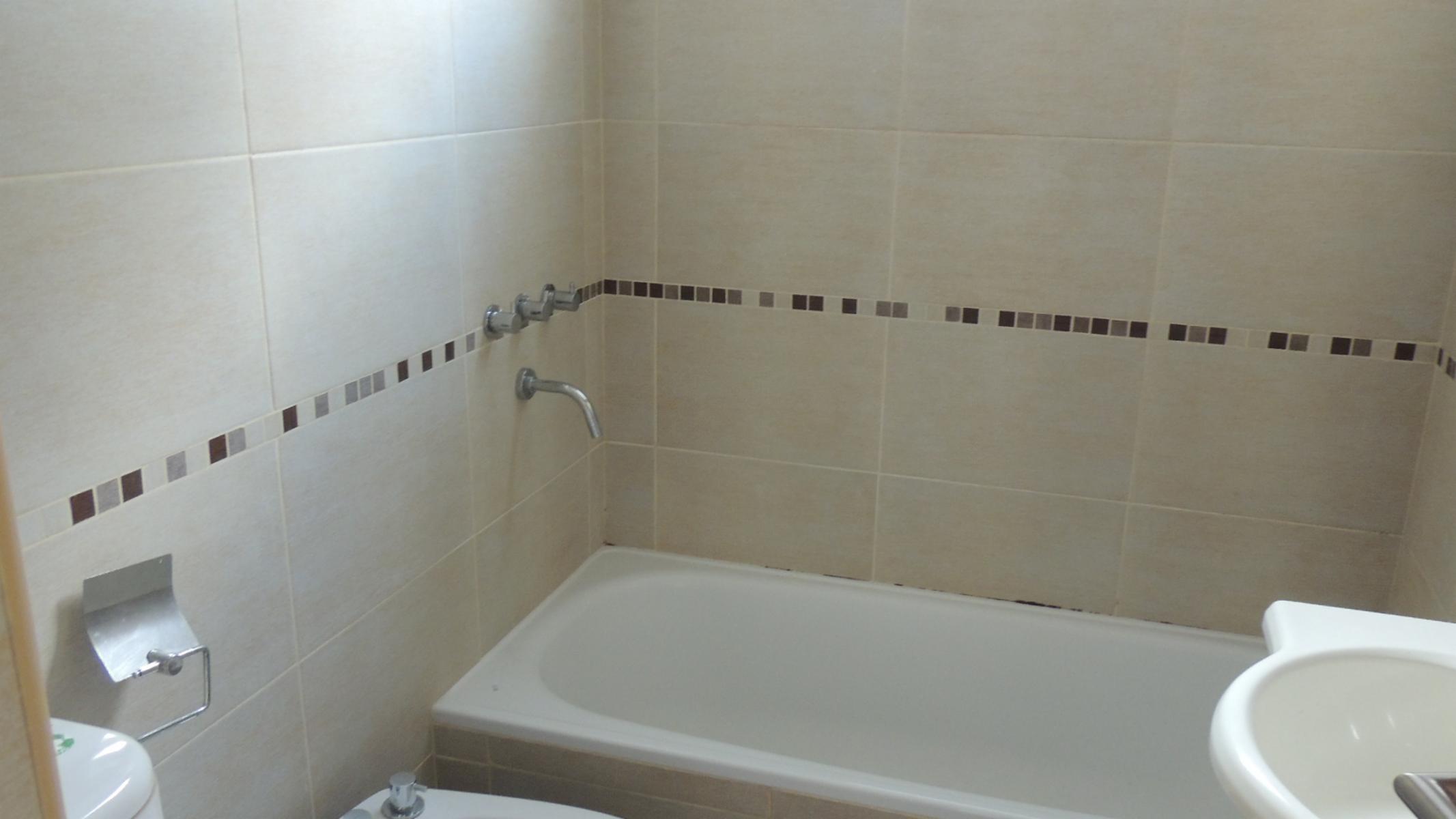 SE VENDE MUY BUEN DEPARTAMENTO DE 2 AMB EN MORON — foto 3