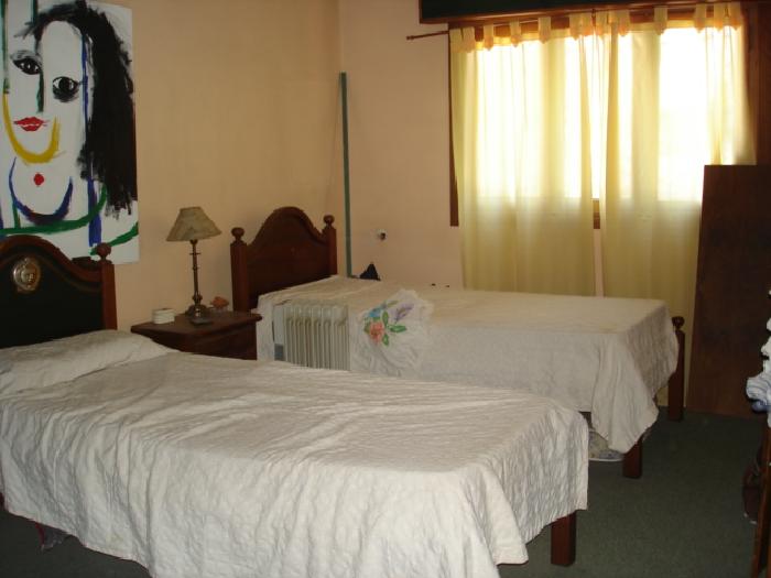 INVERSOR: CON RENTA ACTUAL. Casa en Moron, 4 ambientes fondito y pileta. — foto 8
