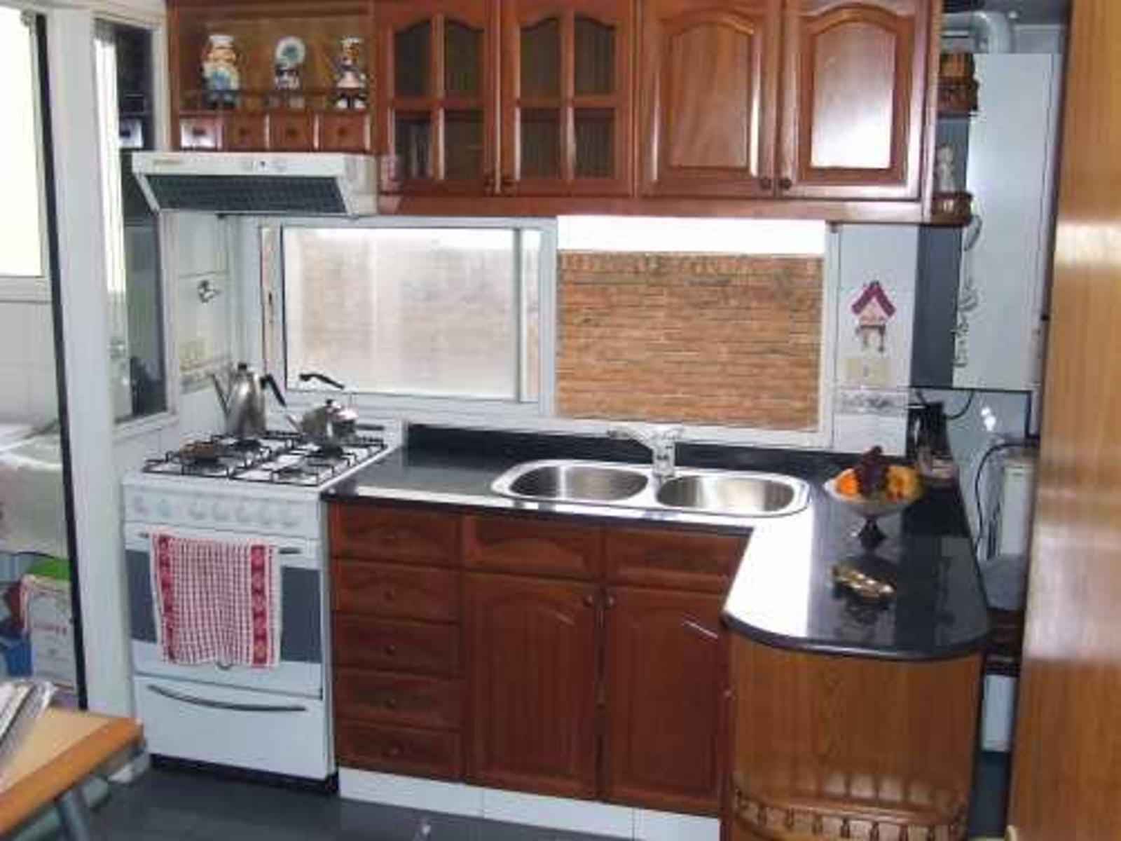 ALQUILER TEMPORAL VILLA URQUIZA SEMIPISO AL Fte CON BALCÓN 3 AMBIENTES 2 DOR 2 BAÑOS living comedor, lavadero, cochera, loza radiante, amueblado equipado para 4 per, valor mensual más expensas — foto 4