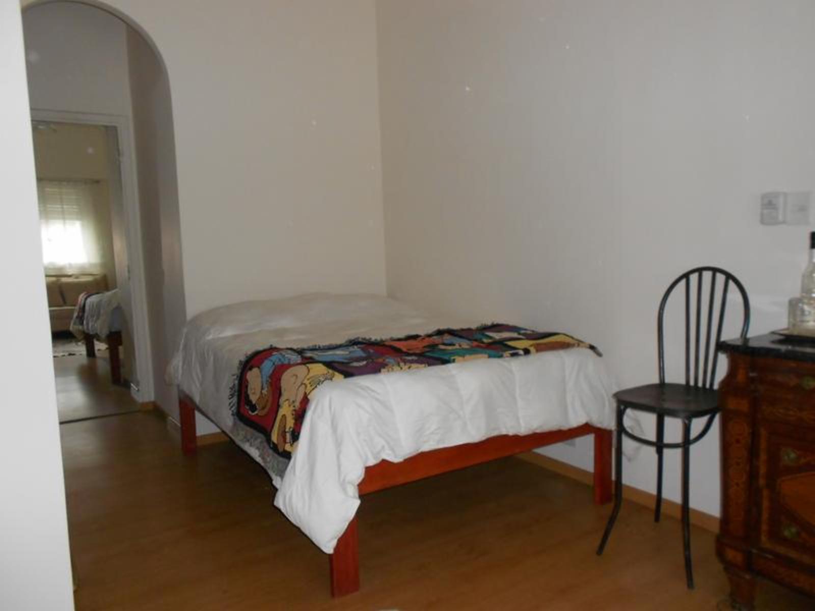 ALQUILER TEMPORAL departamento San Telmo cerca casco histórico, 2 ambientes grandes, amueblado y equipado, con hidromasaje en baño principal, al frente con ventanales - 1