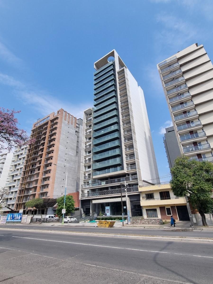 Magnifico edificio ubicado en Av. Mate de Luna, frente al Parque Avellaneda. — foto 10