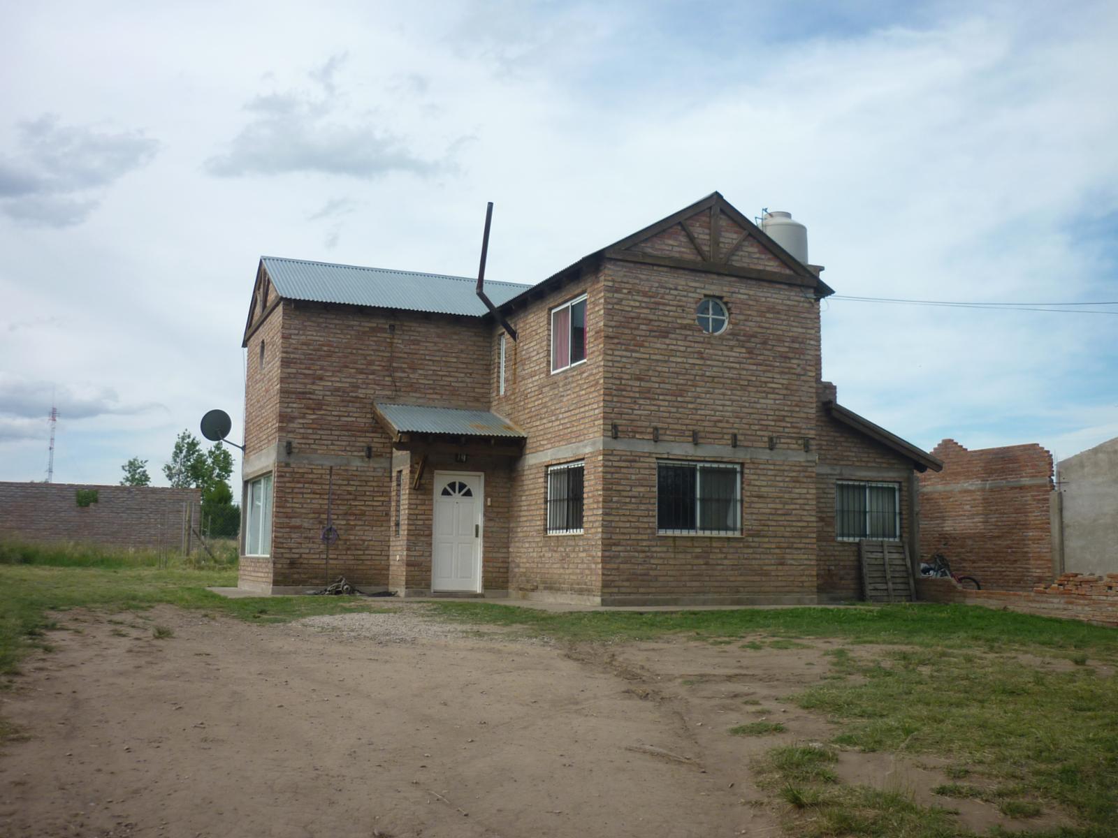 Casa de 6 amb. sobre lote propio. - 2