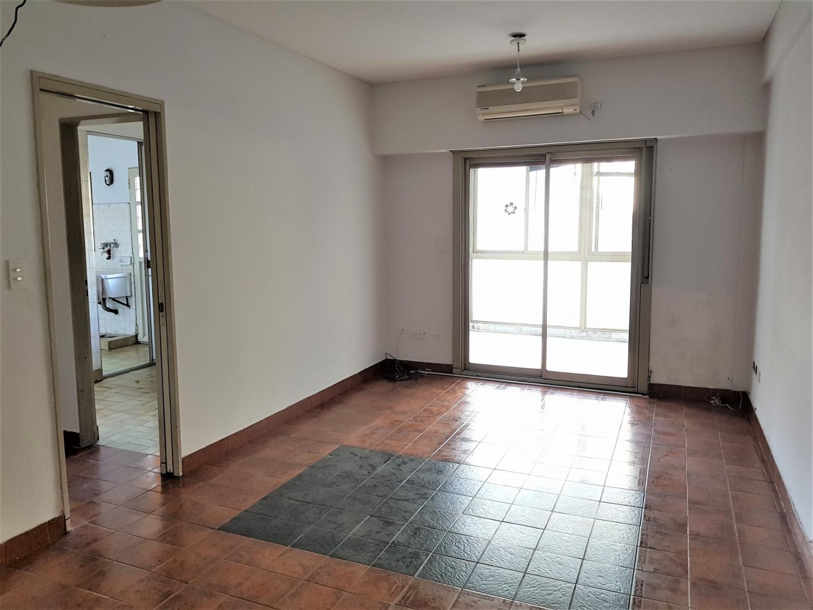 Departamento de 2 amb con terraza. POR ESCALERA. — foto 9
