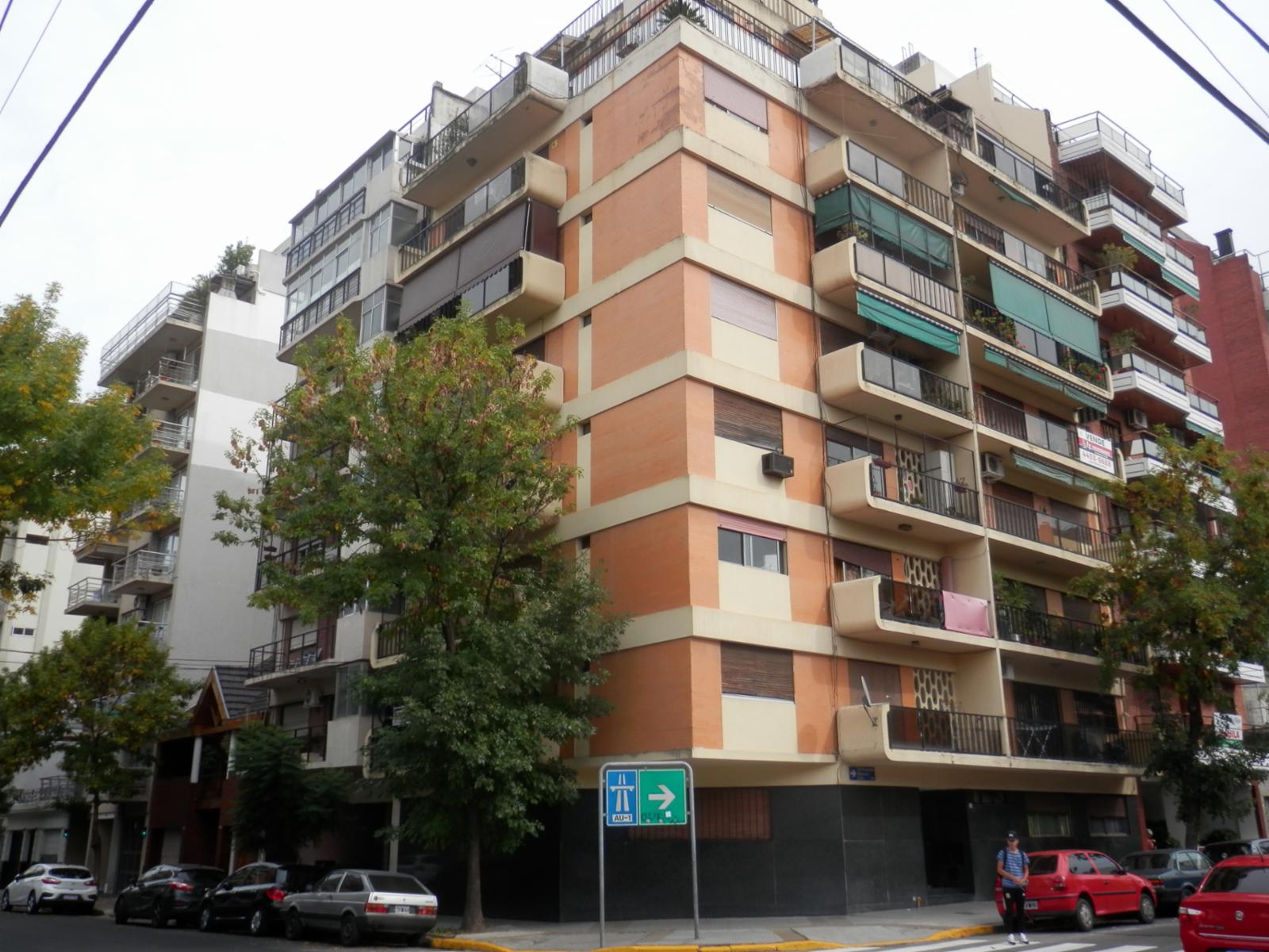 Departamento 2 amb. con balcón corrido. — foto 10