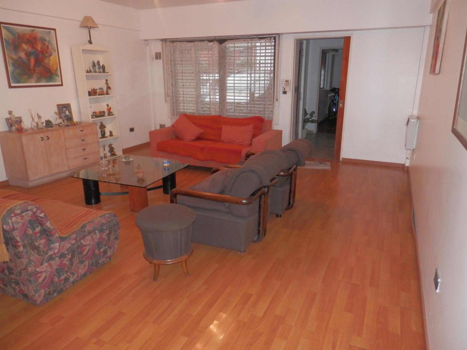 Casa de 5 ambientes con patio y terraza. — foto 7