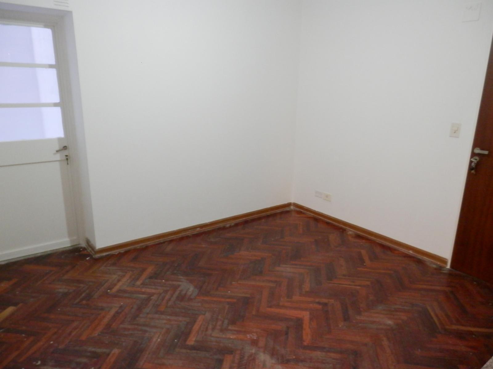 Departamento de dos amb. con patio. Interno. — foto 2