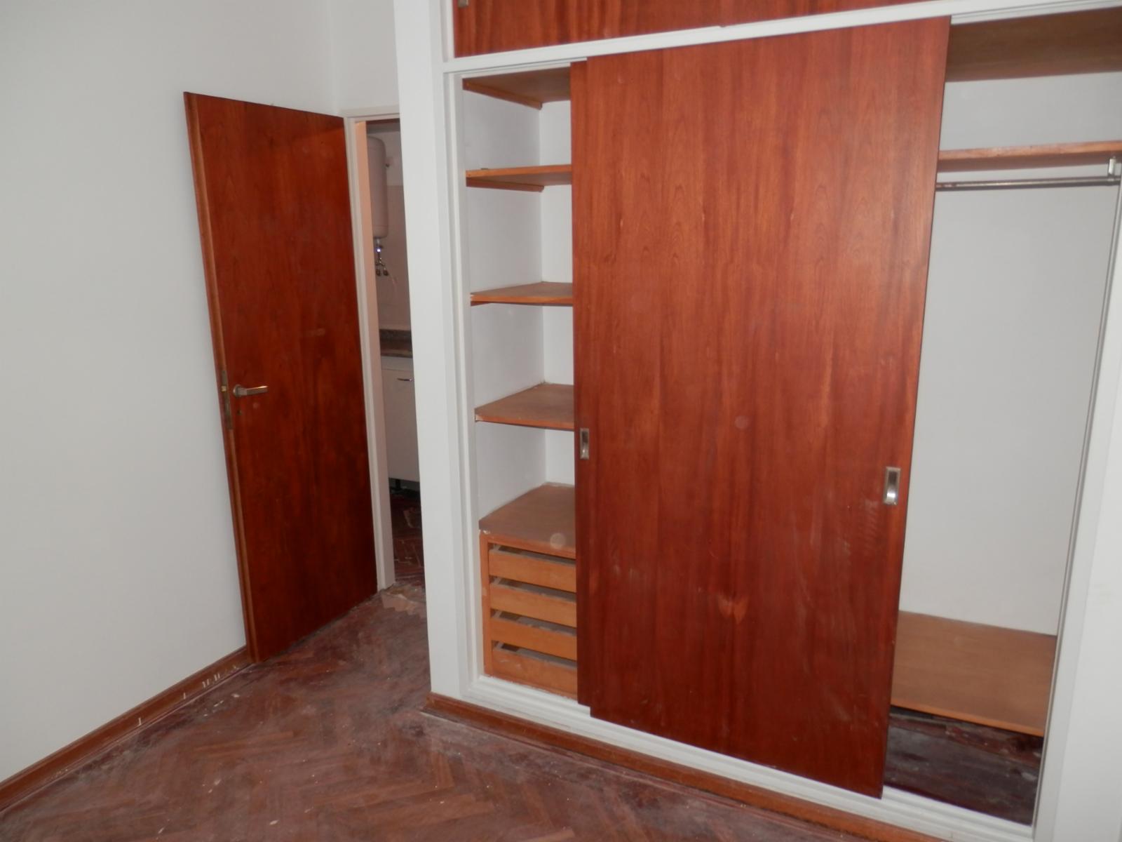 Departamento de dos amb. con patio. Interno. — foto 8