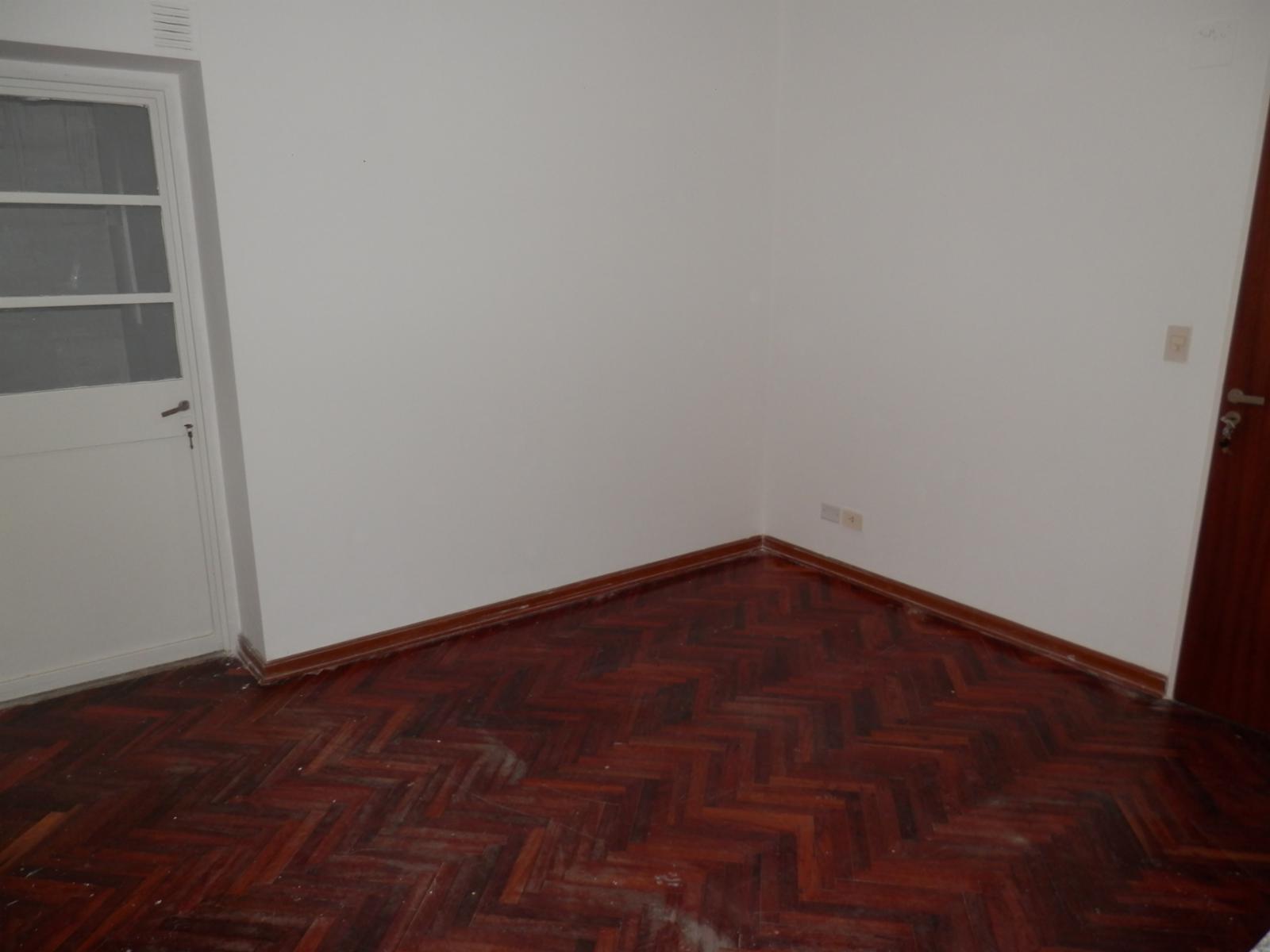 Departamento de dos amb. con patio. Interno. — foto 10